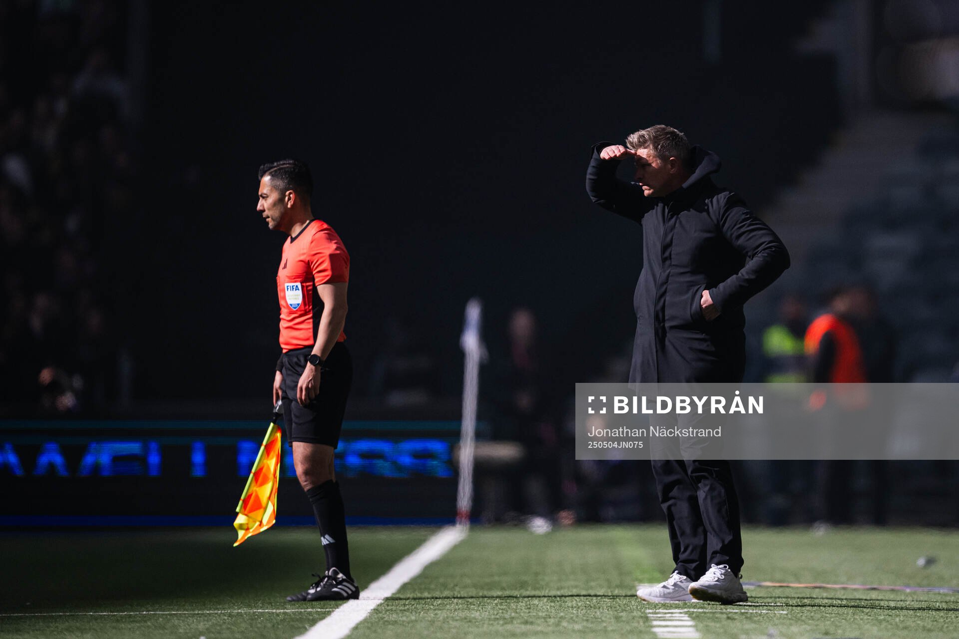 AIKs tränare Mikkjal Thomassen under fotbollsmatchen i Allsvenskan mellan Djurgården och AIK den 4 maj 2025 i Stockholm. 