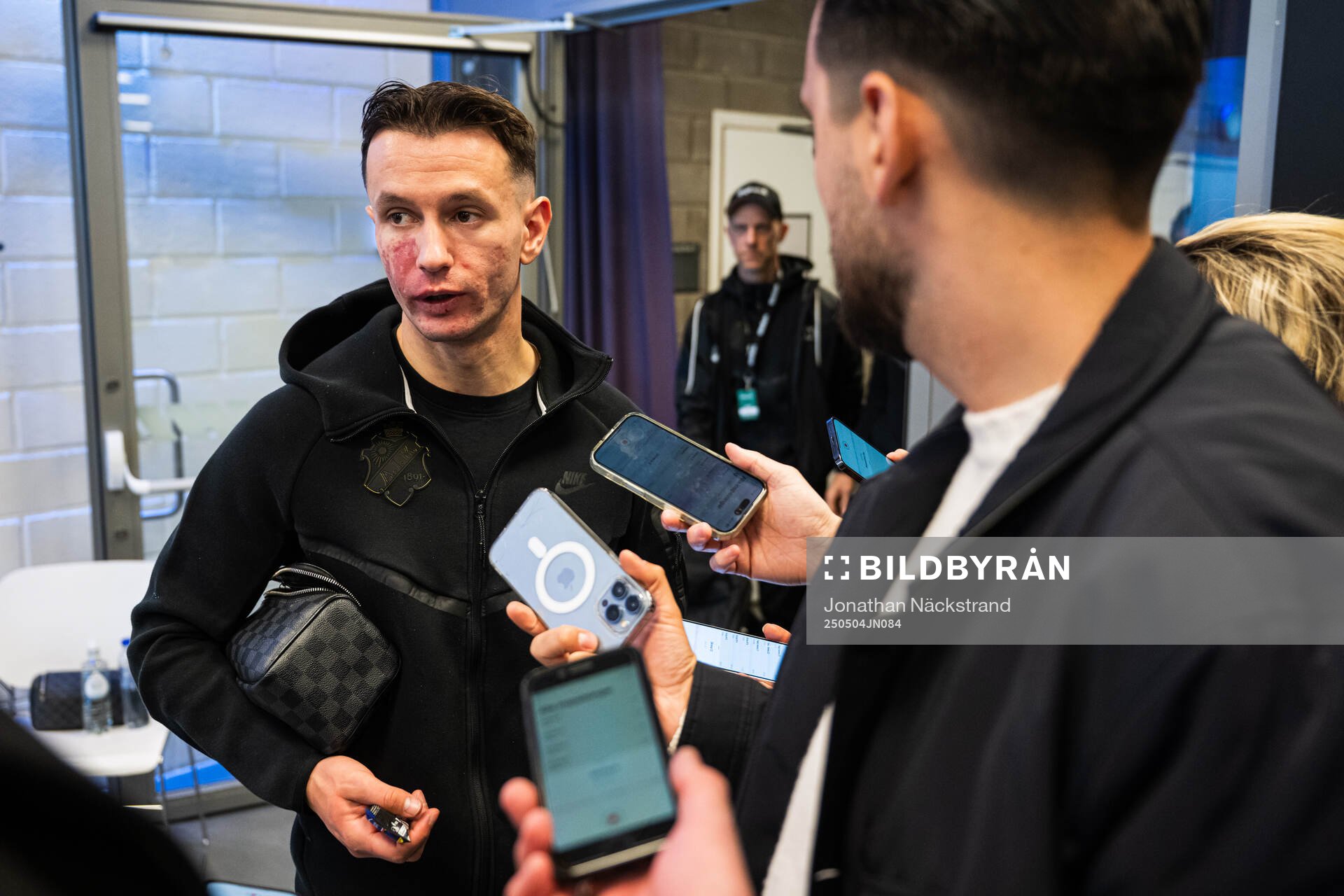 AIKs Bersant Celina i mixade zonen efter fotbollsmatchen i Allsvenskan mellan Djurgården och AIK den 4 maj 2025 i Stockholm. 