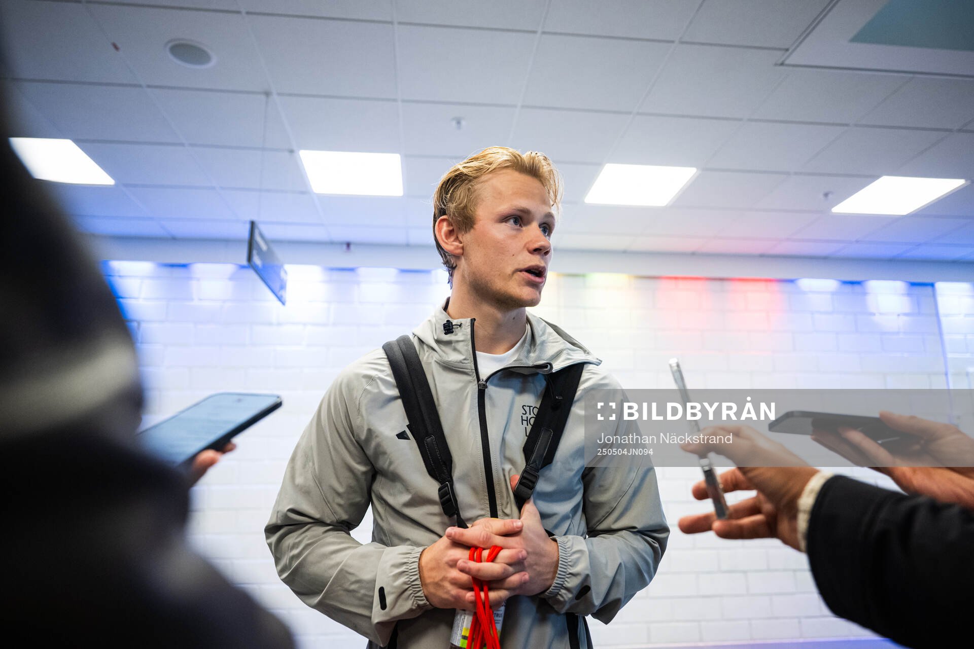Djurgårdens Tobias Gulliksen i mixade zonen efter fotbollsmatchen i Allsvenskan mellan Djurgården och AIK den 4 maj 2025 i Stockholm. 