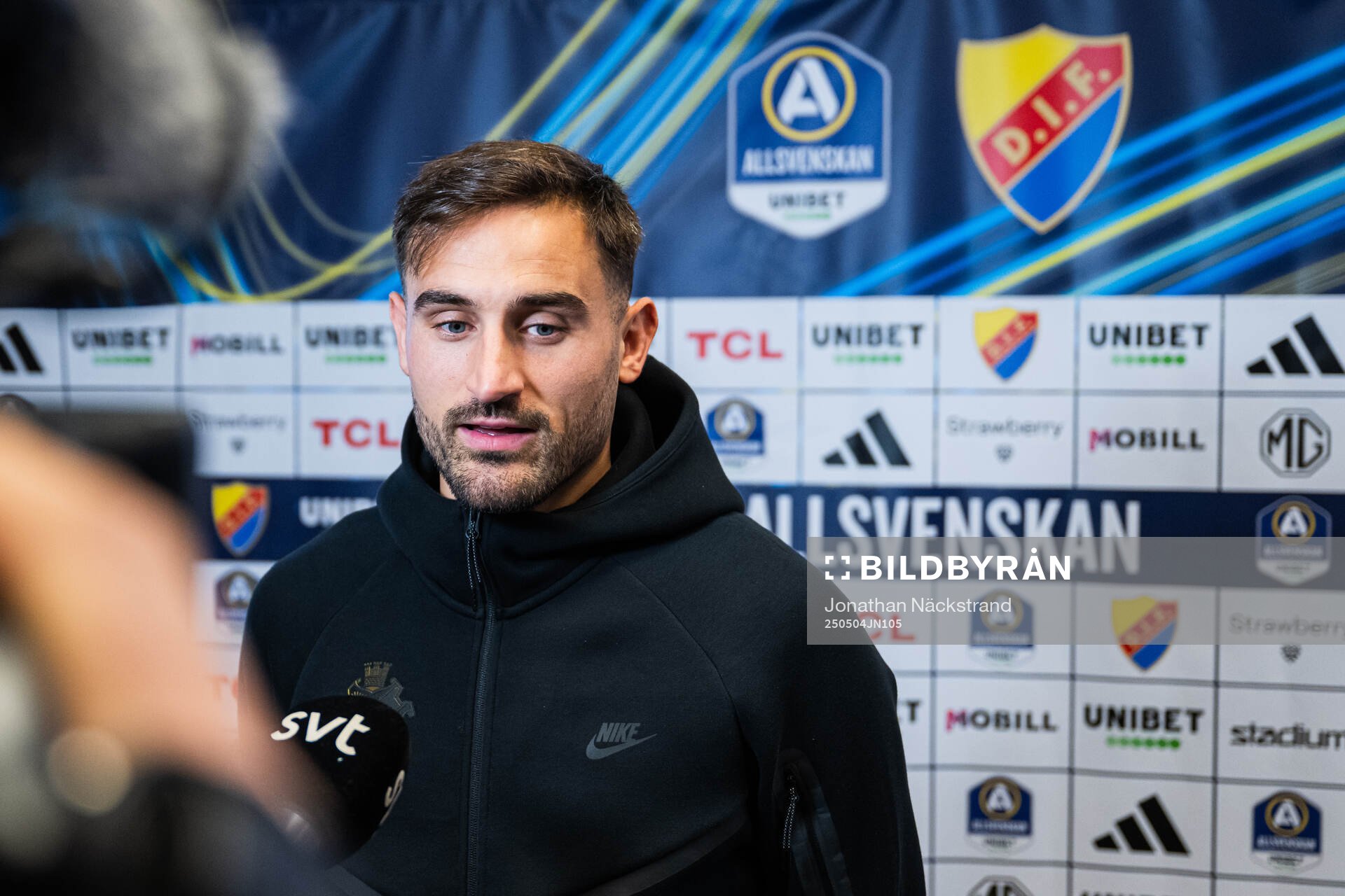AIKs Sotirios Papagiannopoulos i mixade zonen efter fotbollsmatchen i Allsvenskan mellan Djurgården och AIK den 4 maj 2025 i Stockholm.
