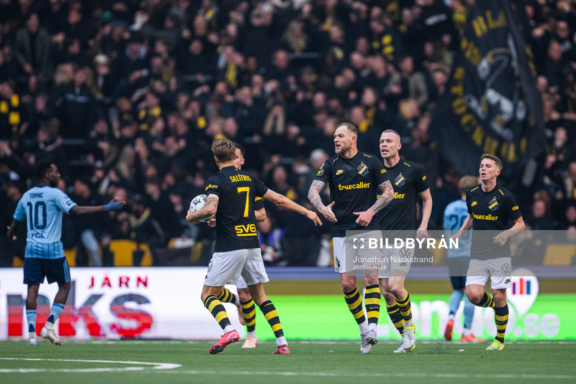 AIKs Anton Salétros och John Guidetti jublar