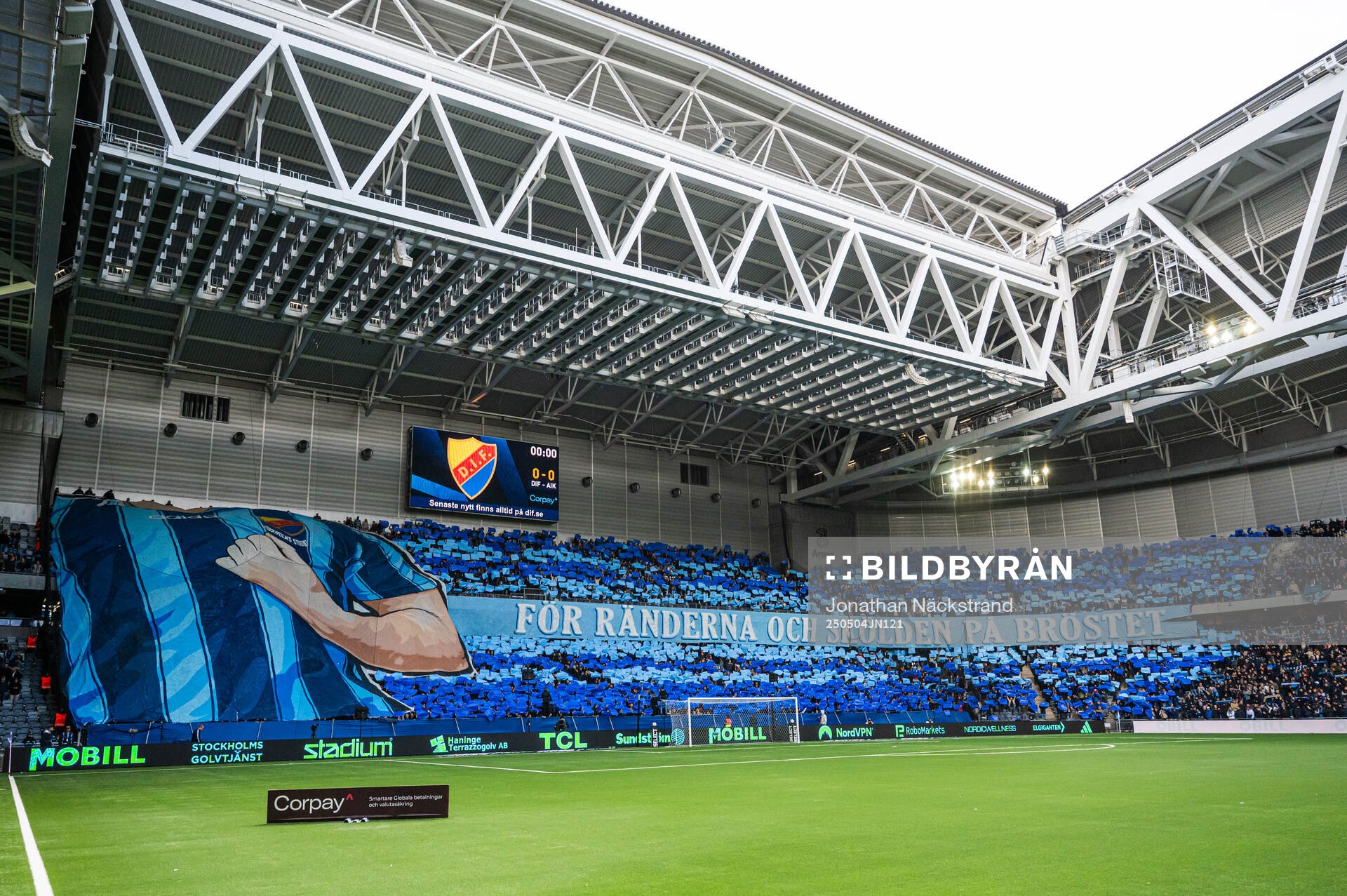 Djurgårdens supportrar med ett tifo