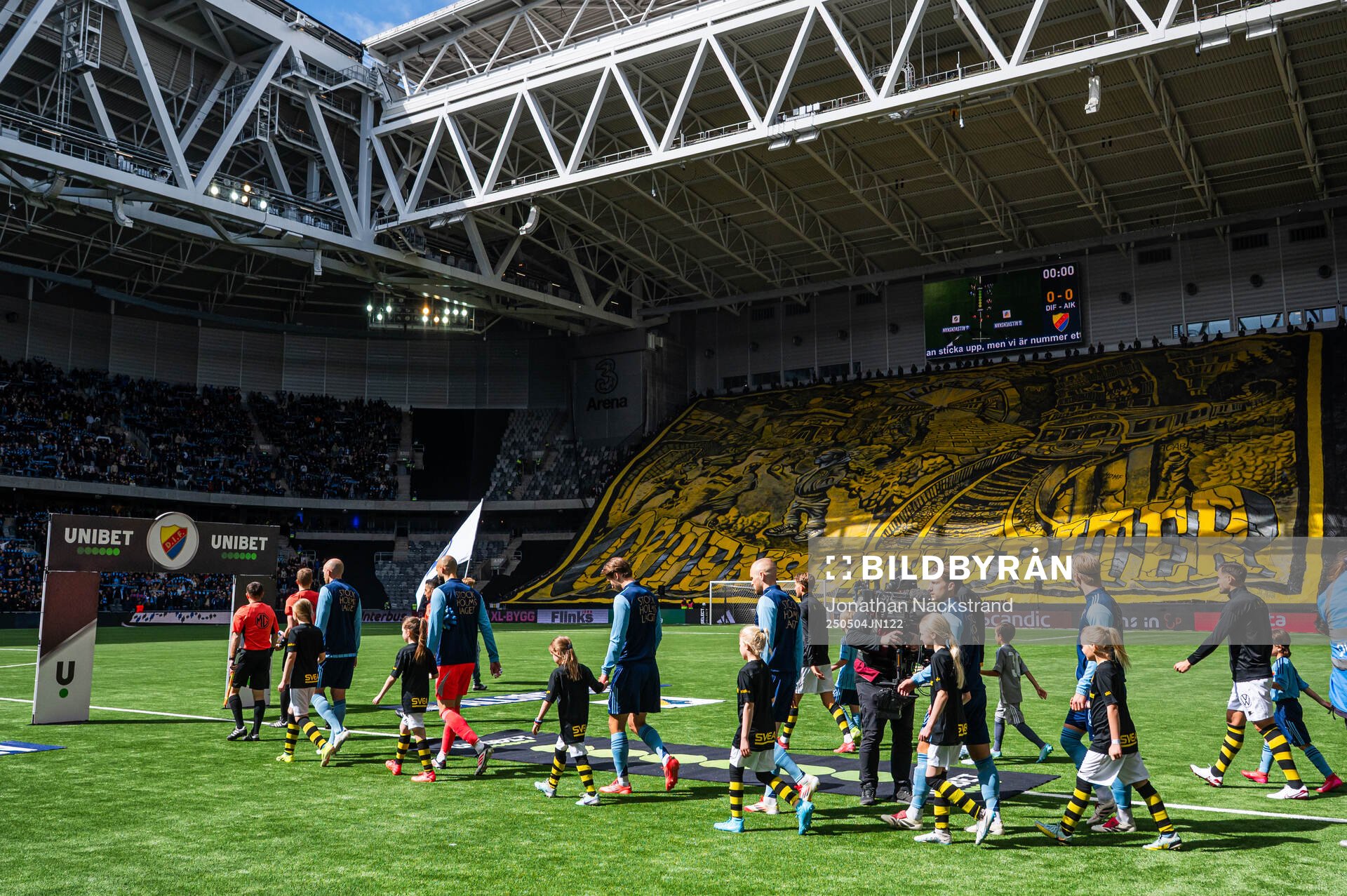 AIKs supportrar med ett tifo