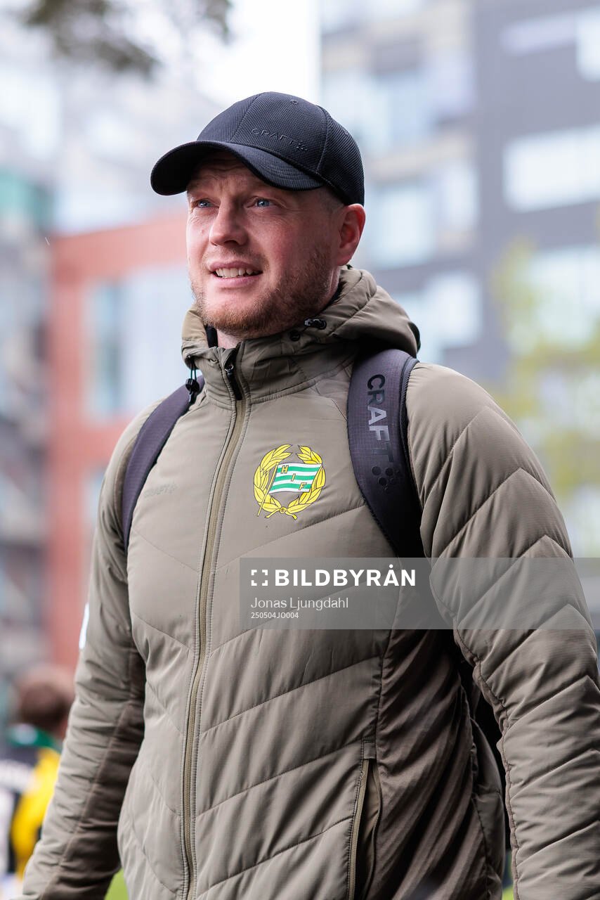Hammarbys tränare Kim Hellberg inför fotbollsmatchen i Allsvenskan mellan Öster och Hammarby den 4 maj 2025 i Växjö. 