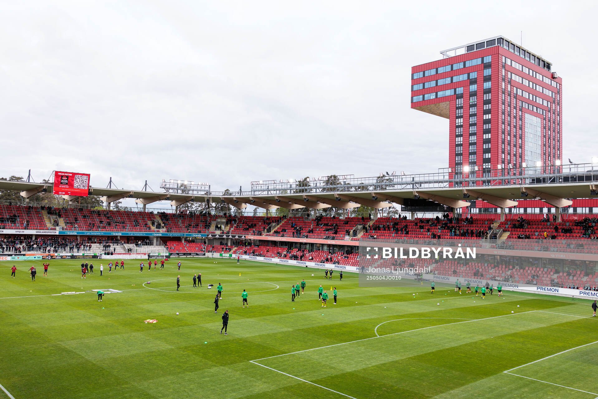 Interiör vy av Visma arena inför fotbollsmatchen i Allsvenskan mellan Öster och Hammarby den 4 maj 2025 i Växjö. 