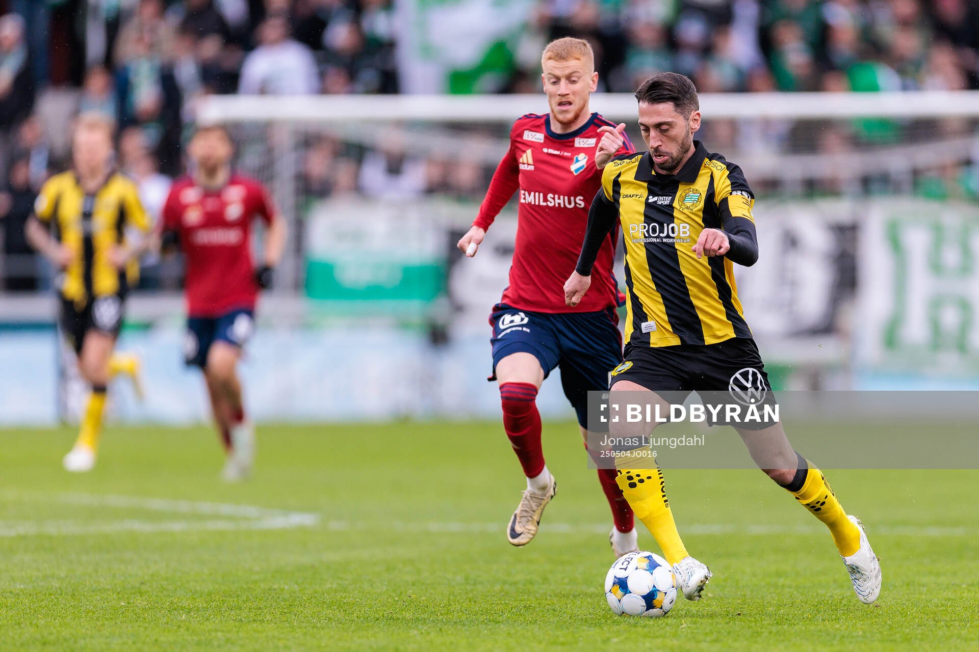 Östers Daniel Ask och Hammarbys Nahir Besara