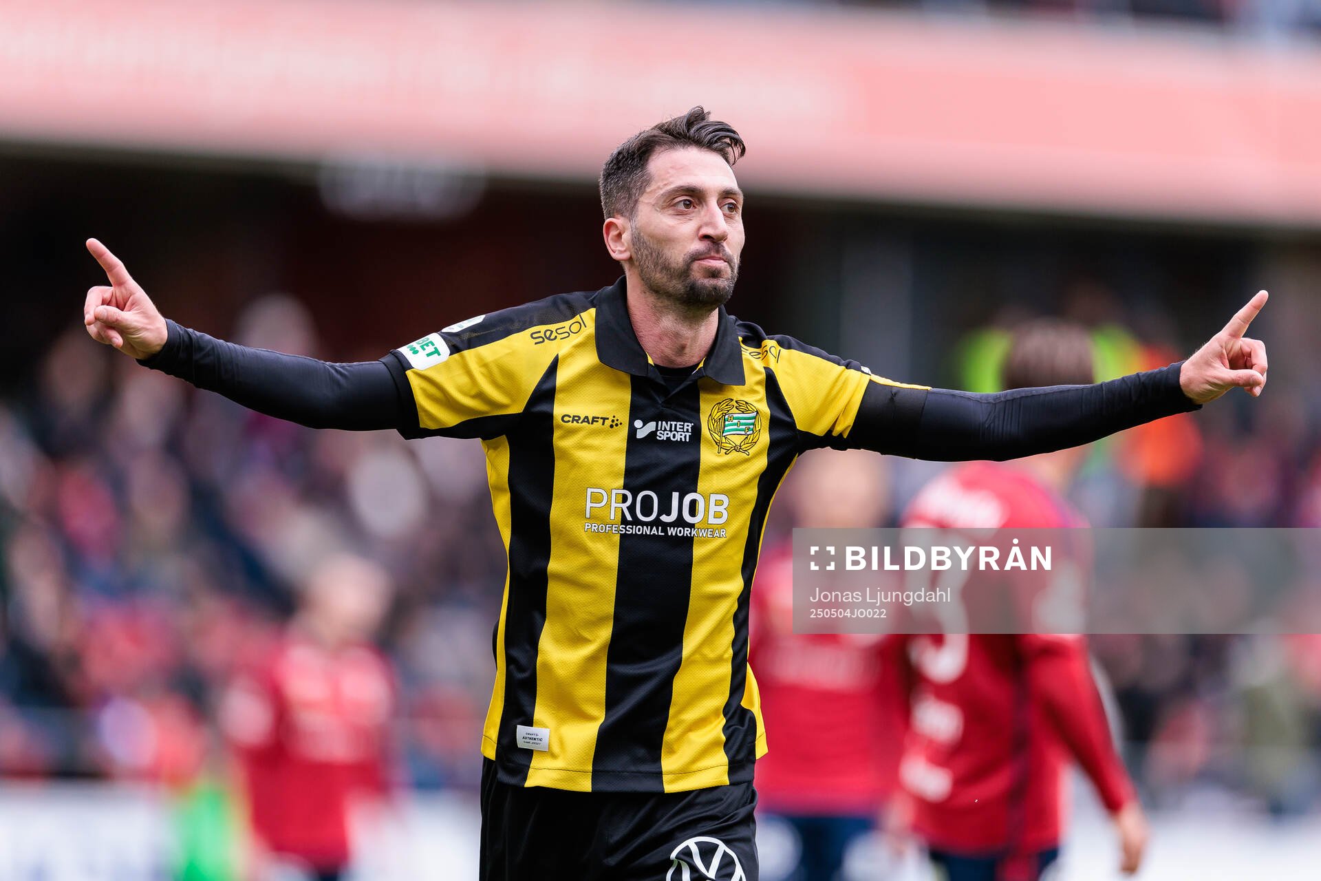 Hammarbys Nahir Besara jublar efter 0-2 under fotbollsmatchen i Allsvenskan mellan Öster och Hammarby den 4 maj 2025 i Växjö. 