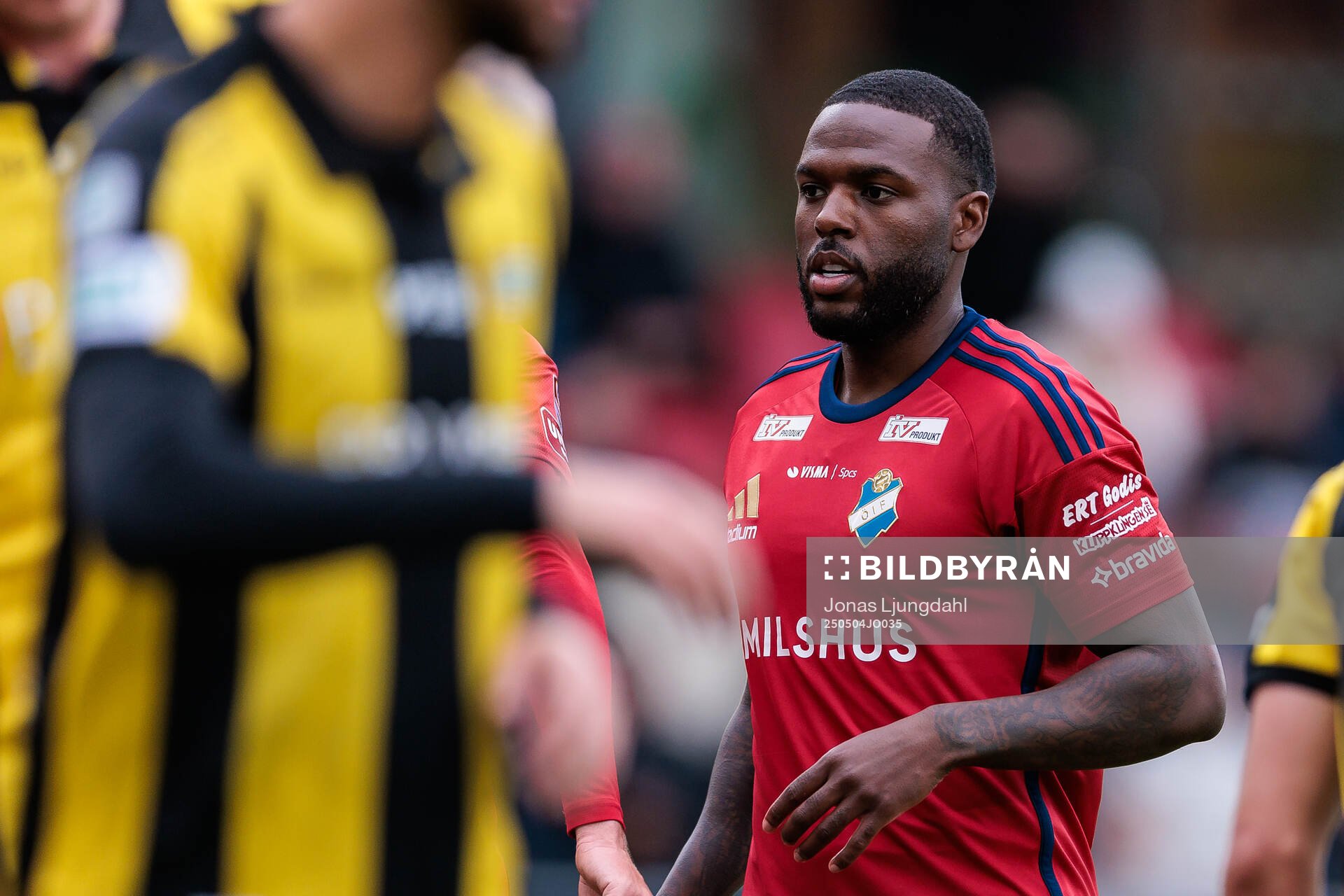 Östers Christian Kouakou under fotbollsmatchen i Allsvenskan mellan Öster och Hammarby den 4 maj 2025 i Växjö. 