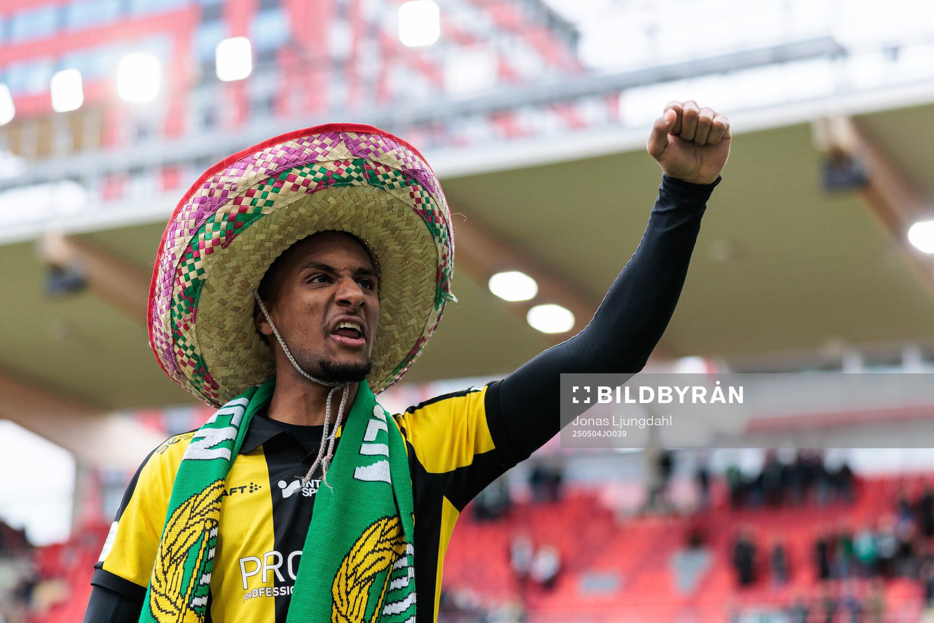 Hammarbys Paulos Abraham jublar efter fotbollsmatchen i Allsvenskan mellan Öster och Hammarby den 4 maj 2025 i Växjö. 