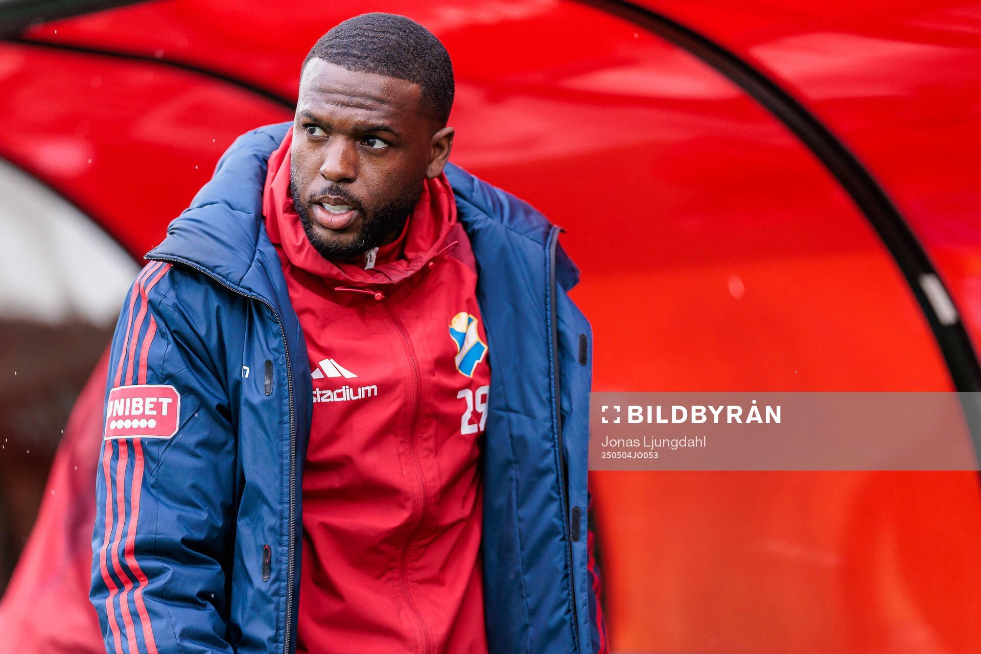 Östers Christian Kouakou under fotbollsmatchen i Allsvenskan mellan Öster och Hammarby den 4 maj 2025 i Växjö. 