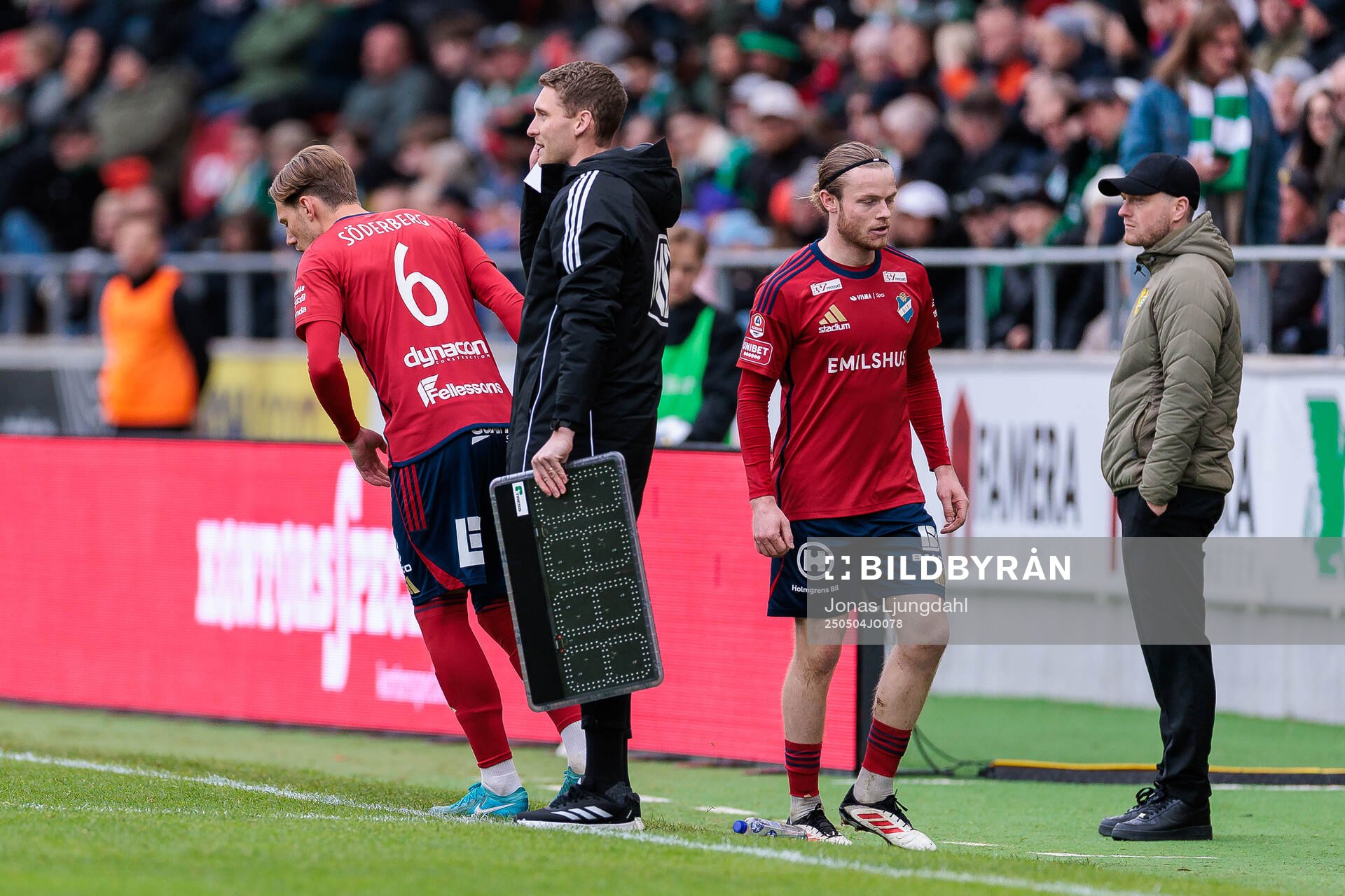 Spelarbyte mellan Östers Noah Söderberg och Daniel Ljung