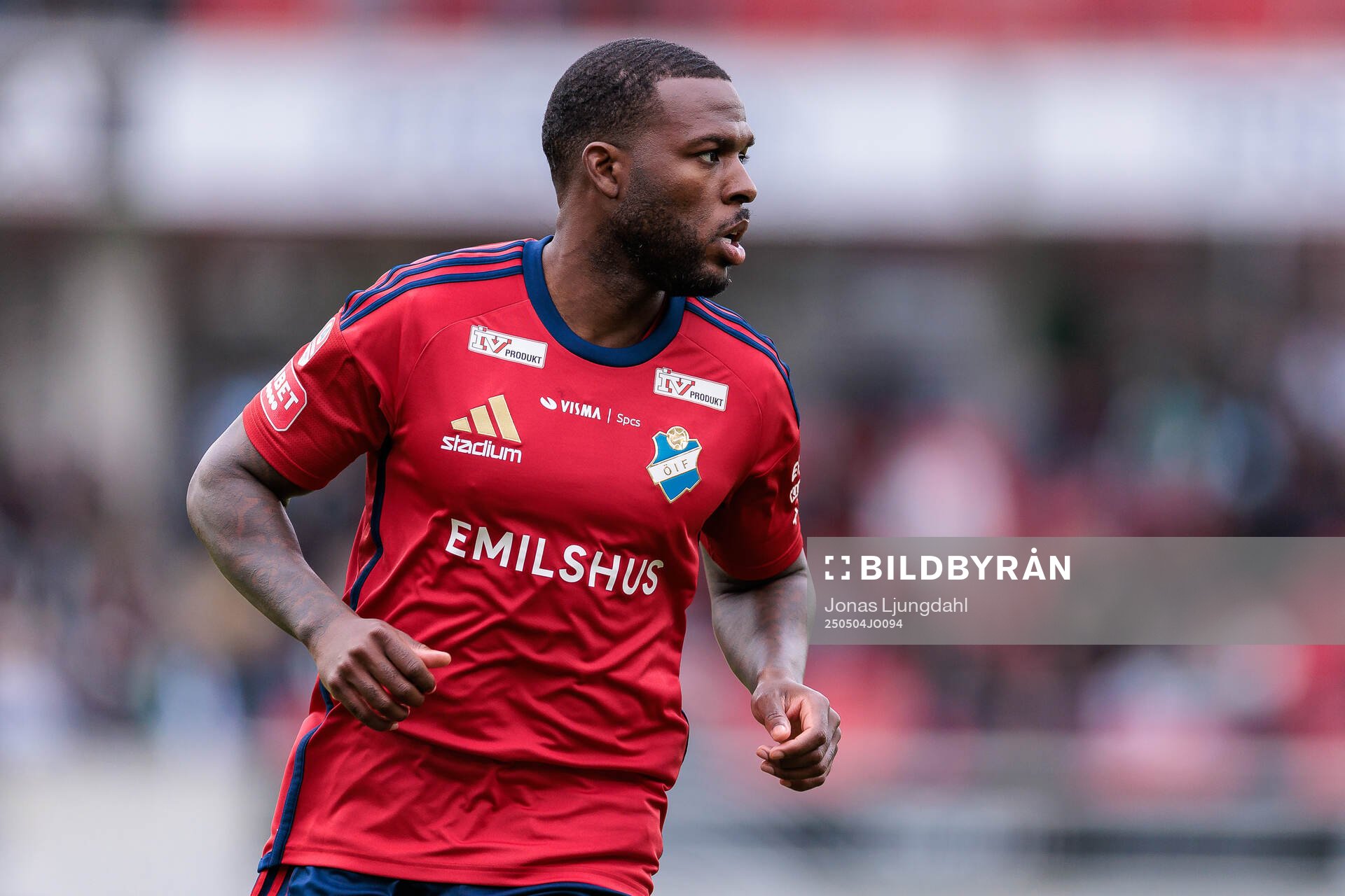 Östers Christian Kouakou under fotbollsmatchen i Allsvenskan mellan Öster och Hammarby den 4 maj 2025 i Växjö. 