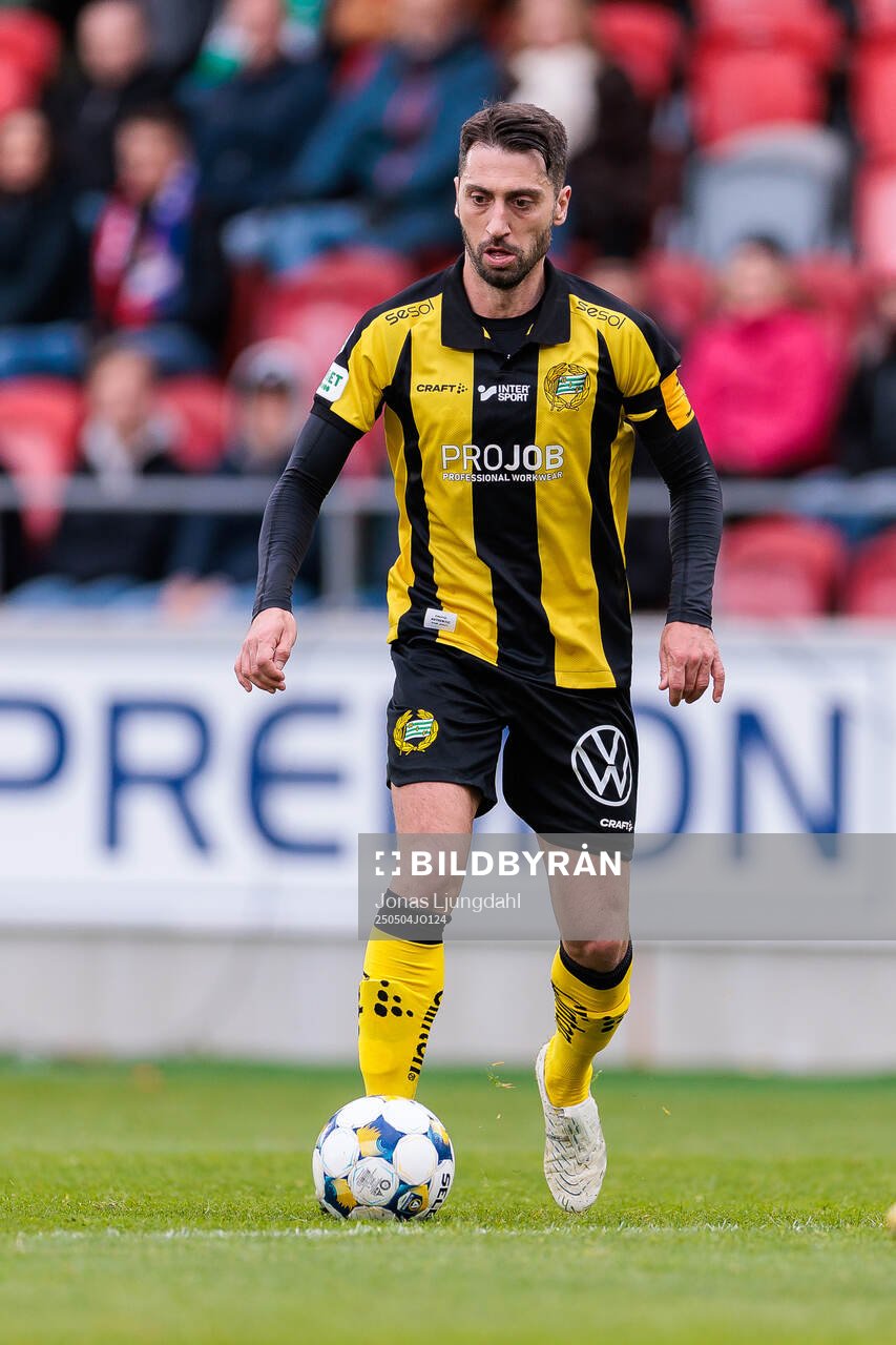 Hammarbys Nahir Besara under fotbollsmatchen i Allsvenskan mellan Öster och Hammarby den 4 maj 2025 i Växjö. 