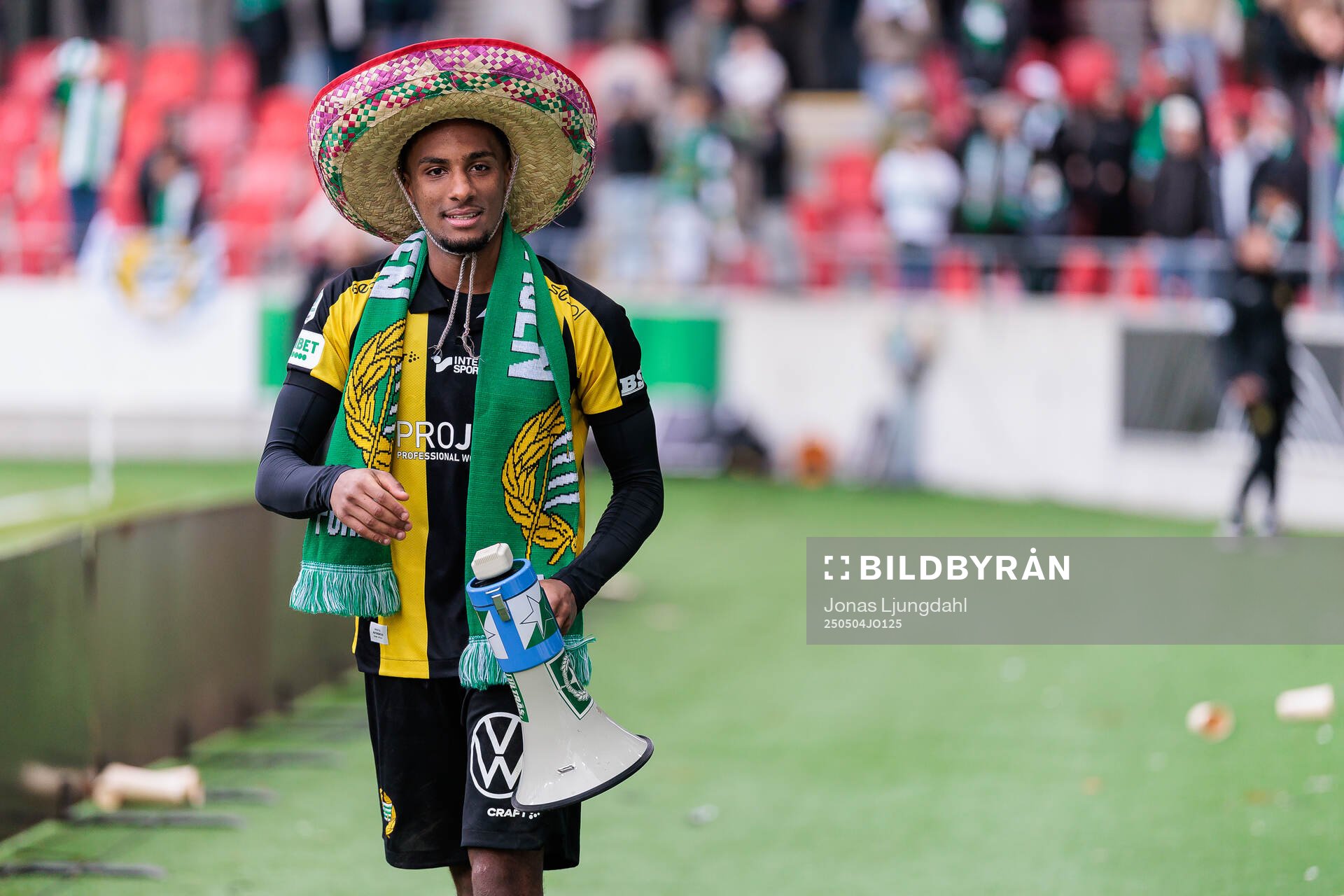 Hammarbys Paulos Abraham jublar efter fotbollsmatchen i Allsvenskan mellan Öster och Hammarby den 4 maj 2025 i Växjö. 