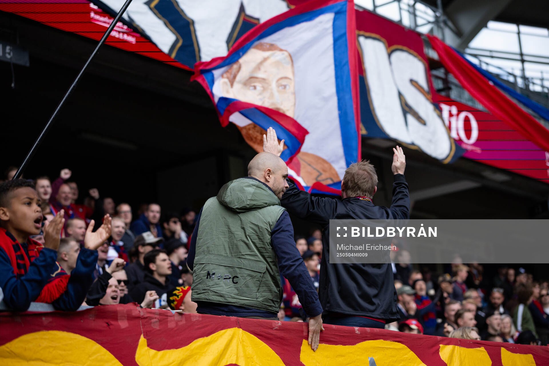 Tidigare Örgryte spelaren Hannes Sahlin i klacken