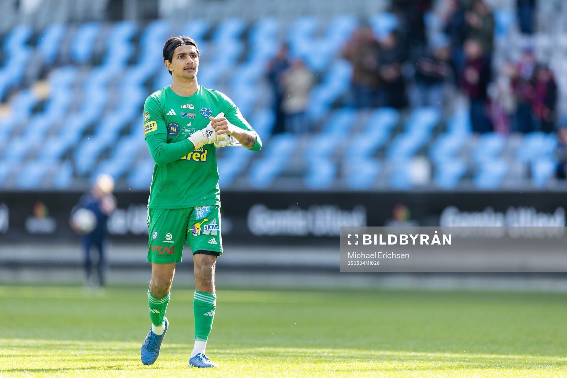 Falkenbergs målvakt Paul Castin deppar