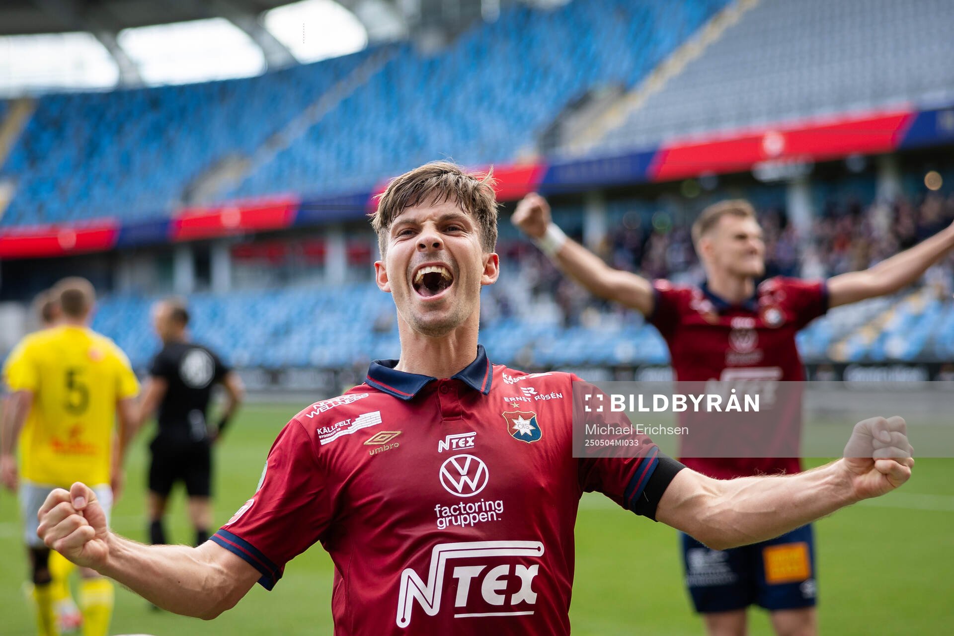 Örgrytes Daniel Paulson jublar