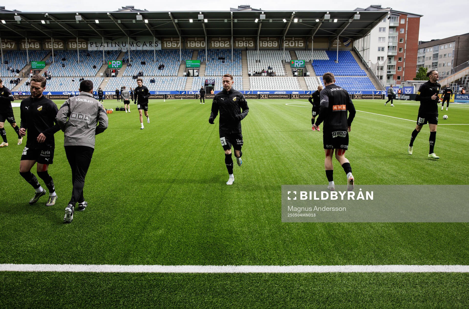 Häckens spelare inför fotbollsmatchen i Allsvenskan mellan IFK Norrköping och Häcken den 4 maj 2025 i Norrköping. 
