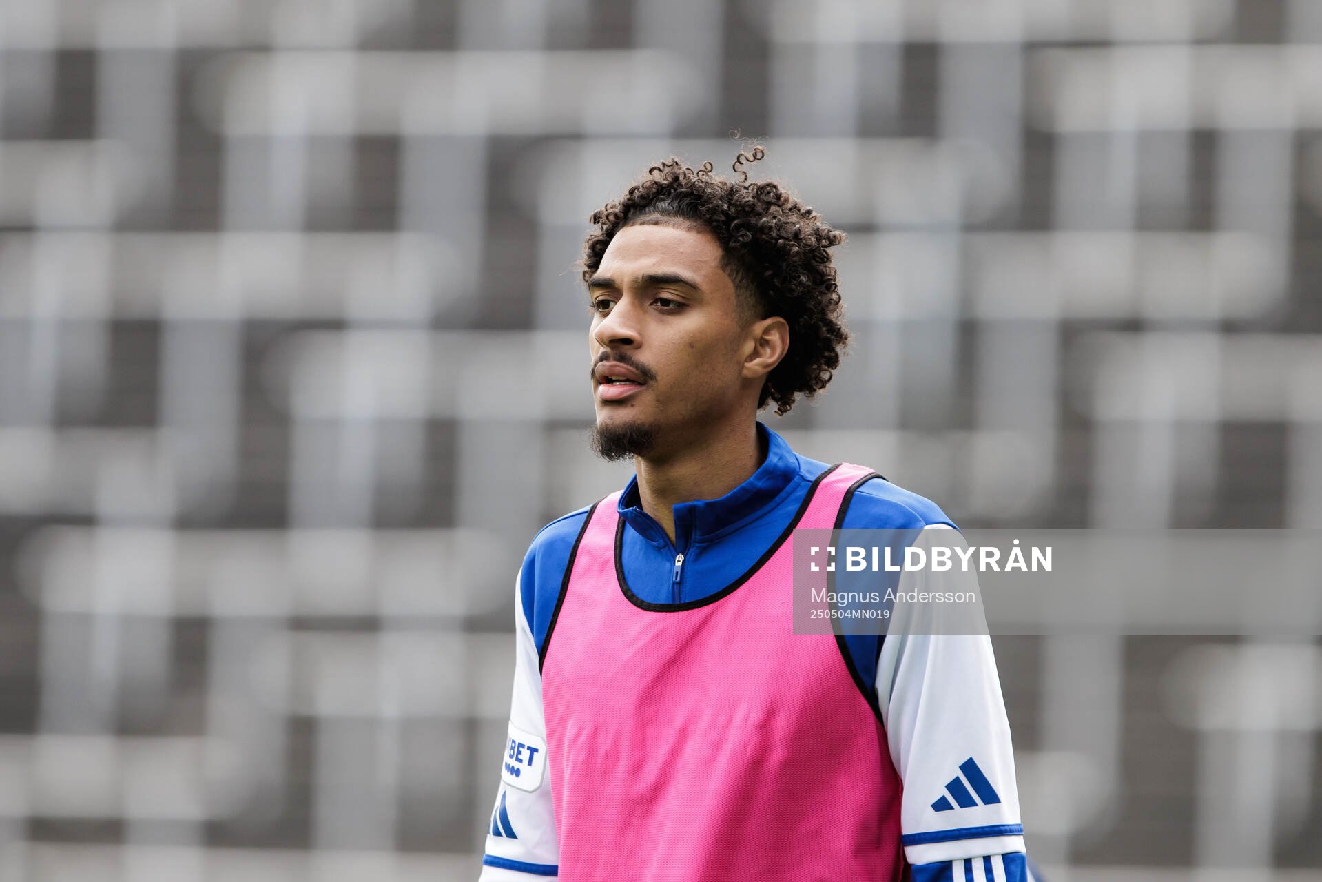IFK Norrköpings Jesper Ceesay inför fotbollsmatchen i Allsvenskan mellan IFK Norrköping och Häcken den 4 maj 2025 i Norrköping. 