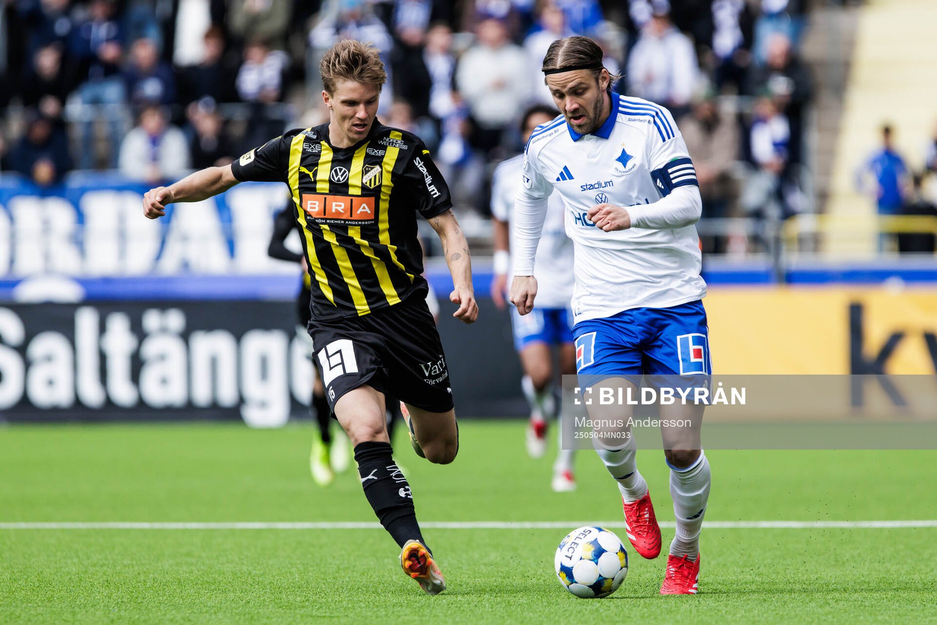 Häckens Samuel Leach Holm och IFK Norrköpings Christoffer Nyman under fotbollsmatchen i Allsvenskan mellan IFK Norrköping och Häcken den 4 maj 2025 i Norrköping.