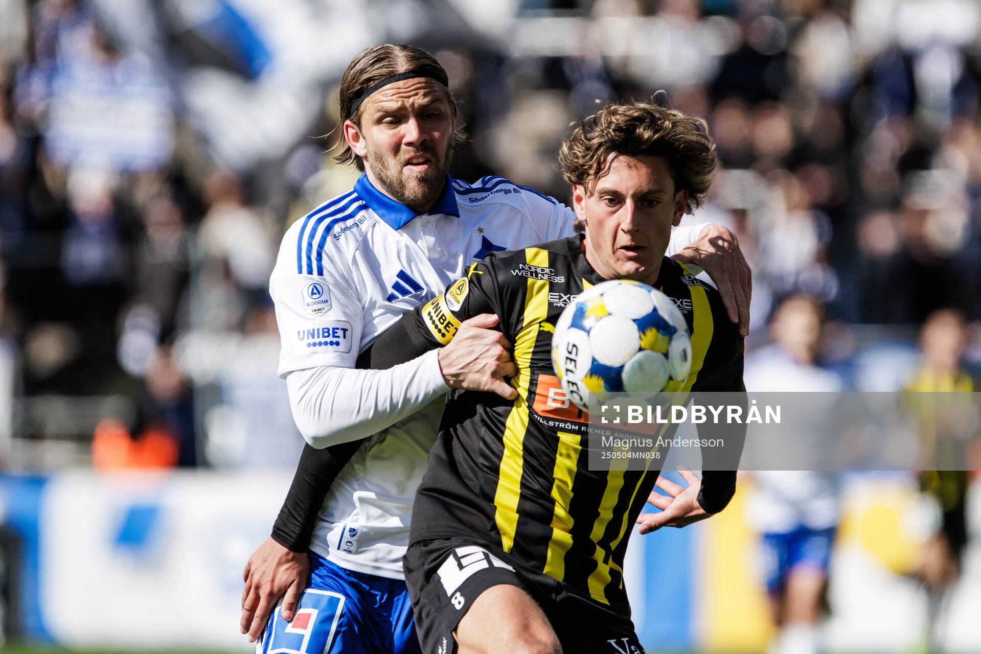 IFK Norrköpings Christoffer Nyman och Häckens Silas Andersen under fotbollsmatchen i Allsvenskan mellan IFK Norrköping och Häcken den 4 maj 2025 i Norrköping.