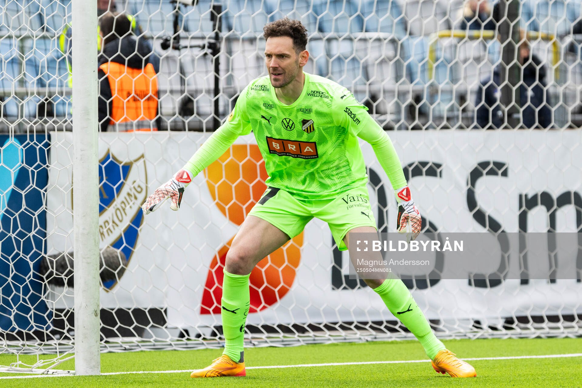 Häckens målvakt Etrit Berisha under fotbollsmatchen i Allsvenskan mellan IFK Norrköping och Häcken den 4 maj 2025 i Norrköping. 
