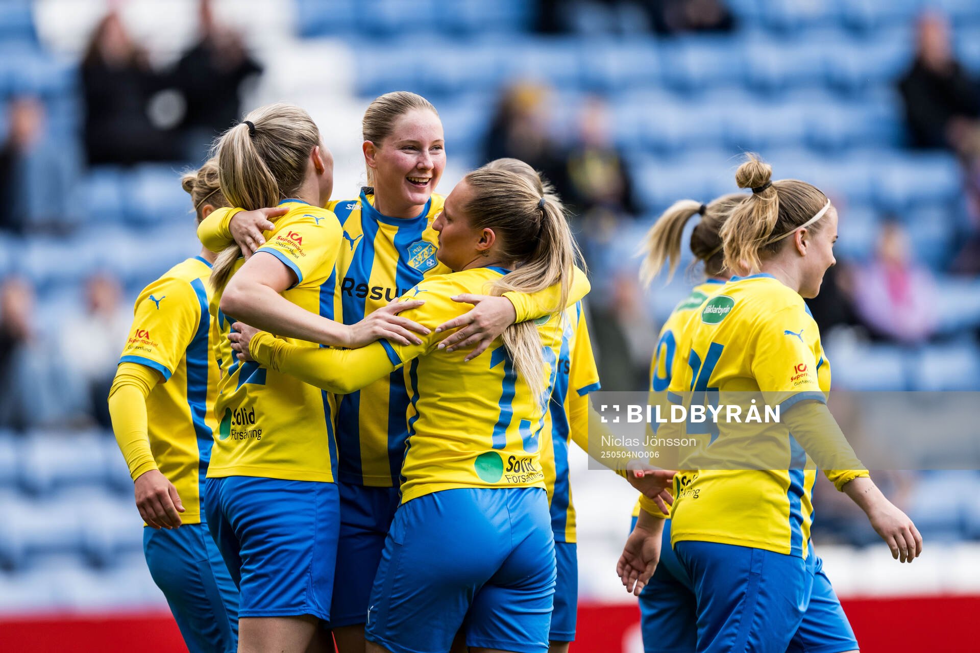 Eskilsminnes Saga Hagman jublar efter 0-1 under fotbollsmatchen i Division 1 södra mellan Helsingborg och Eskilsminne den 4 maj 2025 i Helsingborg.