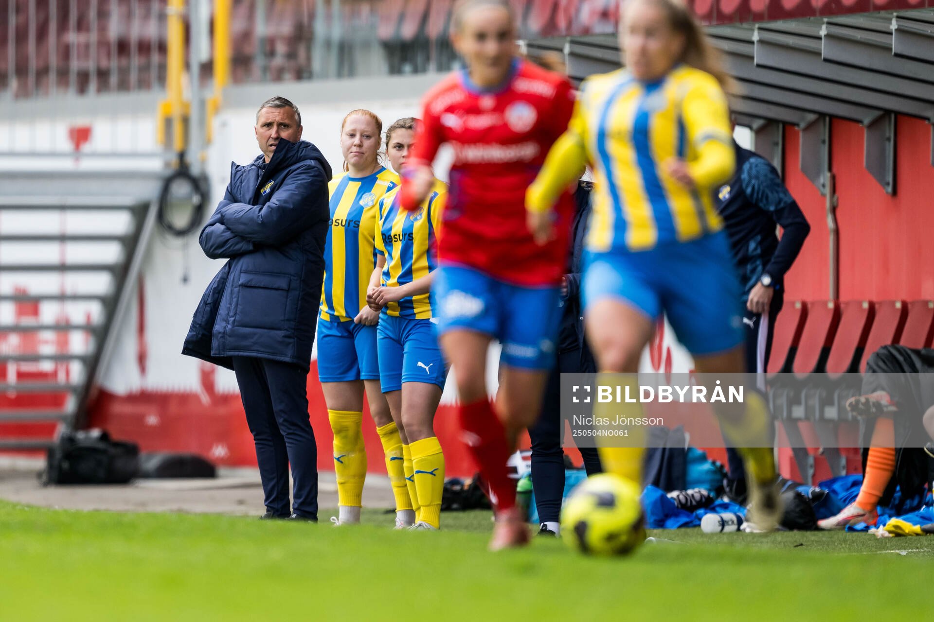 Eskilsminnes tränare Iztok Pristovnik under fotbollsmatchen i Division 1 södra mellan Helsingborg och Eskilsminne den 4 maj 2025 i Helsingborg.