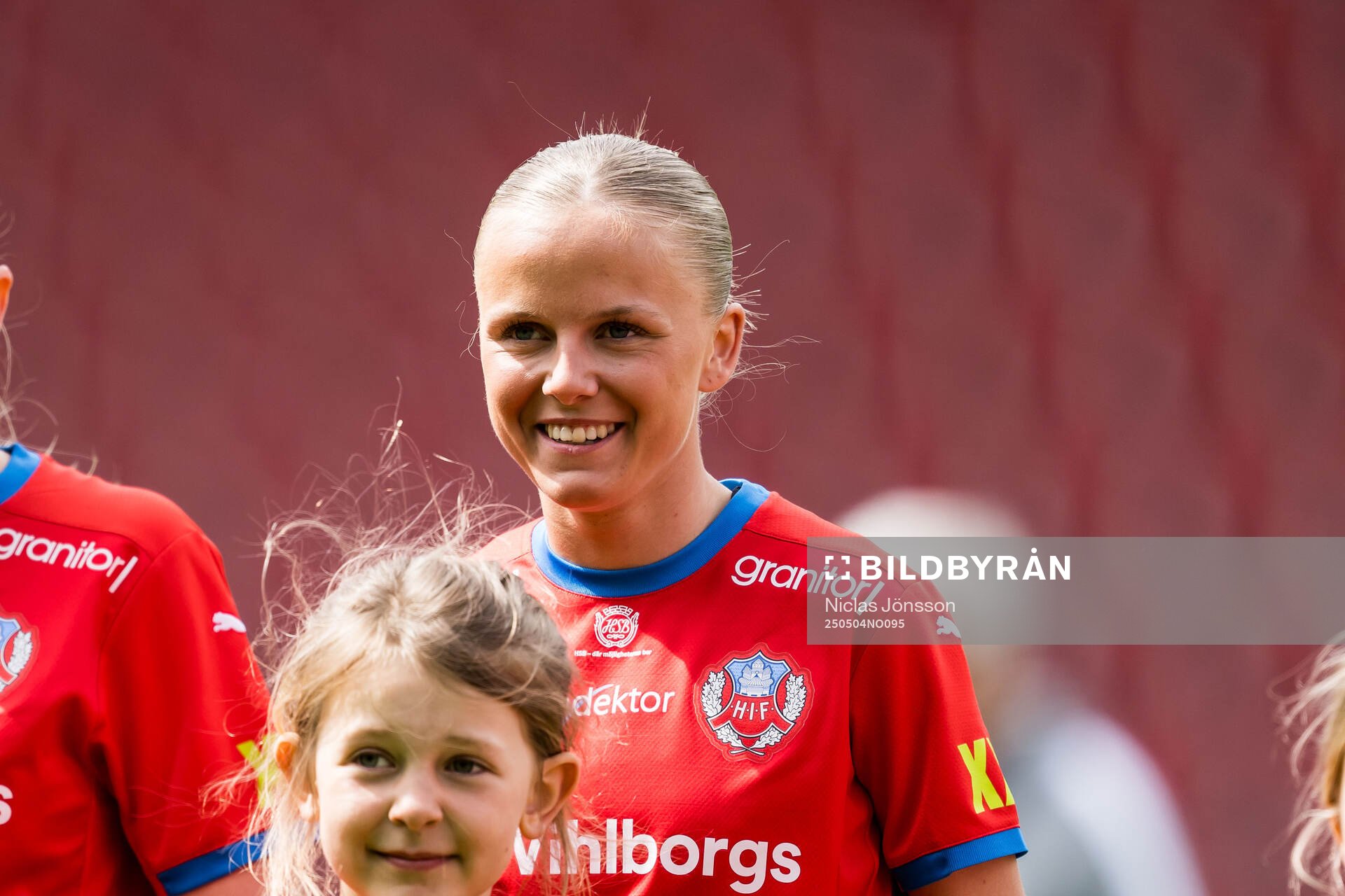 Helsingborgs Emma Sternberg infört fotbollsmatchen i