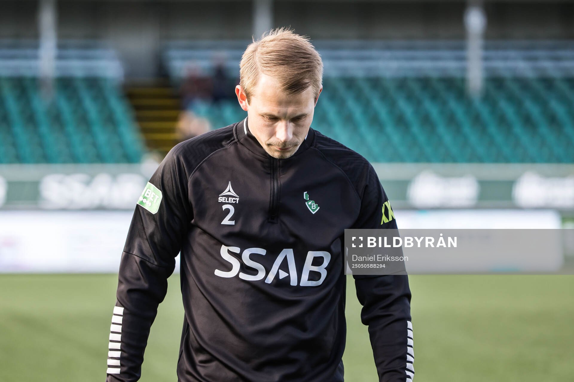 Brages Alexander Zetterström inför fotbollsmatchen i Superettan mellan Brage och Östersund den 5 maj 2025 i Borlänge. 