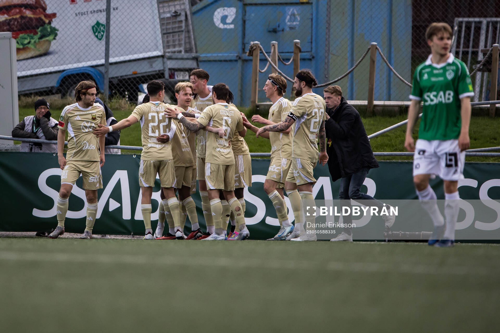 Östersunds Simon Marklund jublar efter 0-1 under fotbollsmatchen i Superettan mellan Brage och Östersund den 5 maj 2025 i Borlänge. 