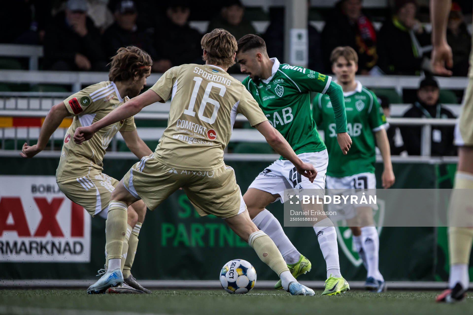 Brages Emil Tot Wikström under fotbollsmatchen i Superettan mellan Brage och Östersund den 5 maj 2025 i Borlänge. 