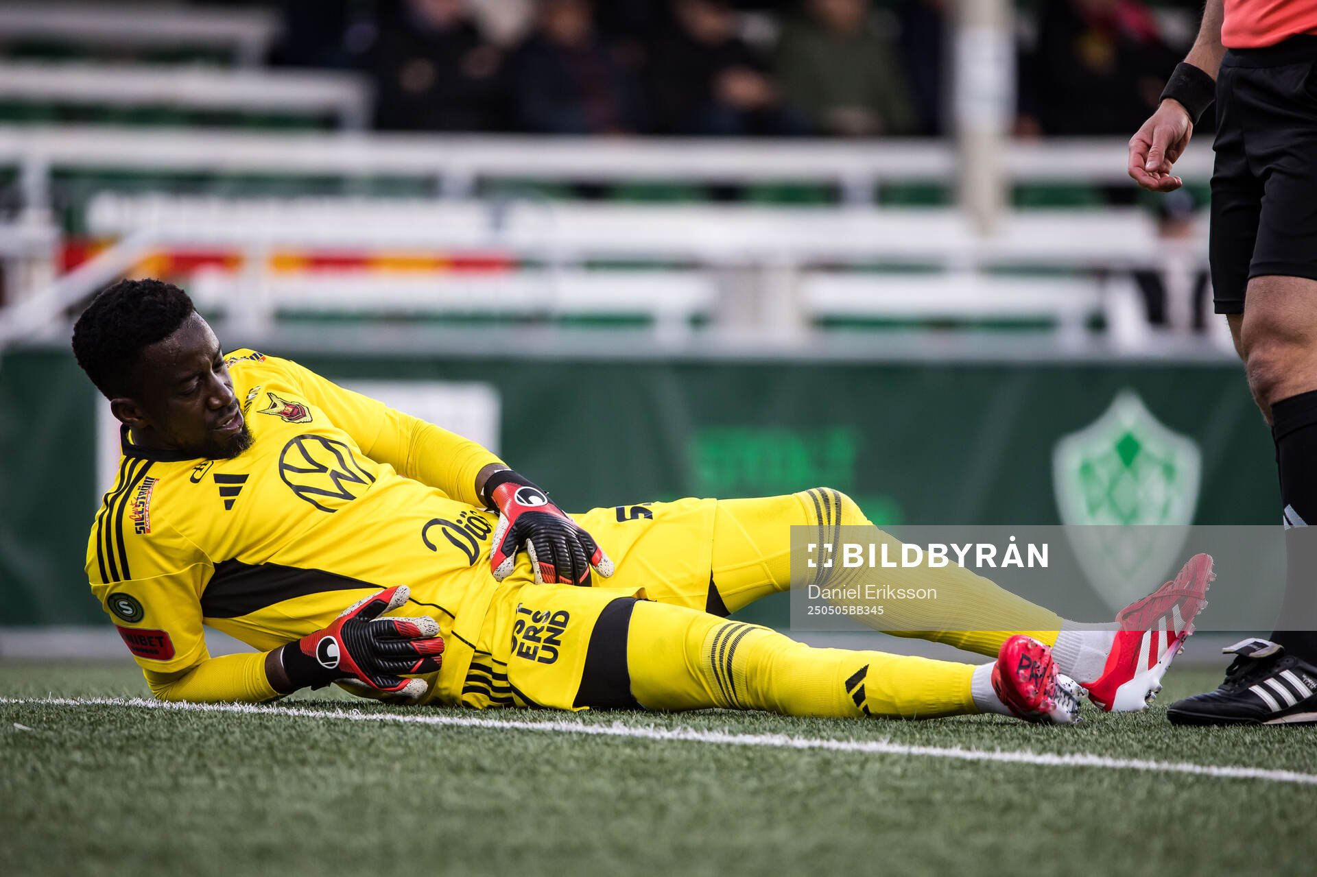 Östersunds Arnold Otieno under fotbollsmatchen i Superettan mellan Brage och Östersund den 5 maj 2025 i Borlänge. 