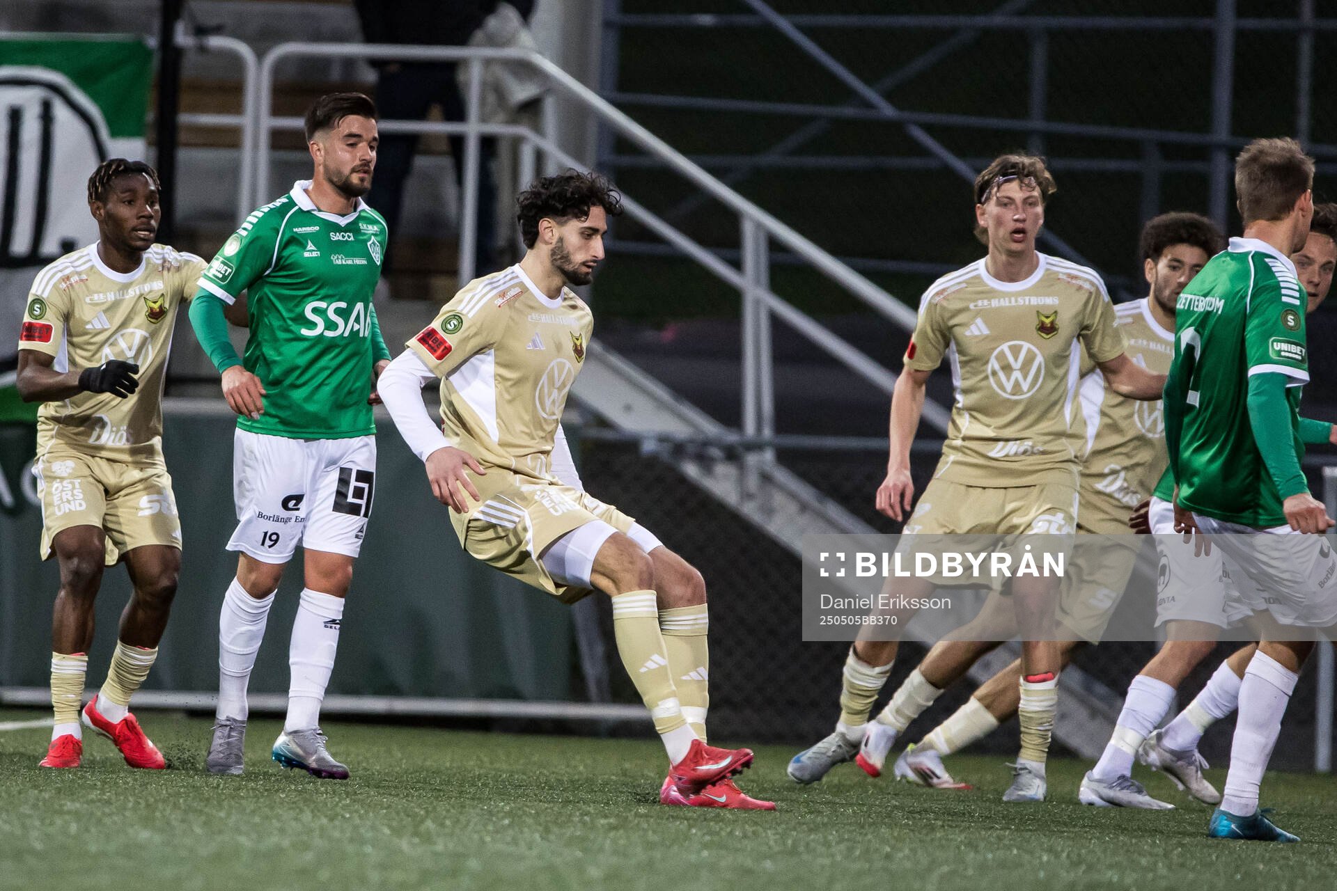 Östersunds Edgar Sarkis Navassardian under fotbollsmatchen i Superettan mellan Brage och Östersund den 5 maj 2025 i Borlänge. 