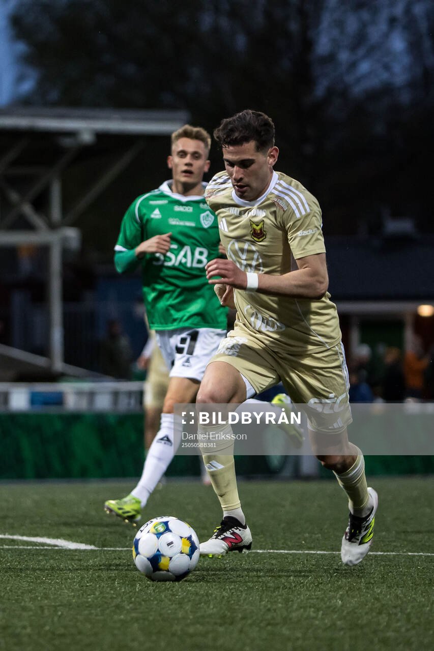 Östersunds Ahmed Bonnah under fotbollsmatchen i Superettan mellan Brage och Östersund den 5 maj 2025 i Borlänge. 