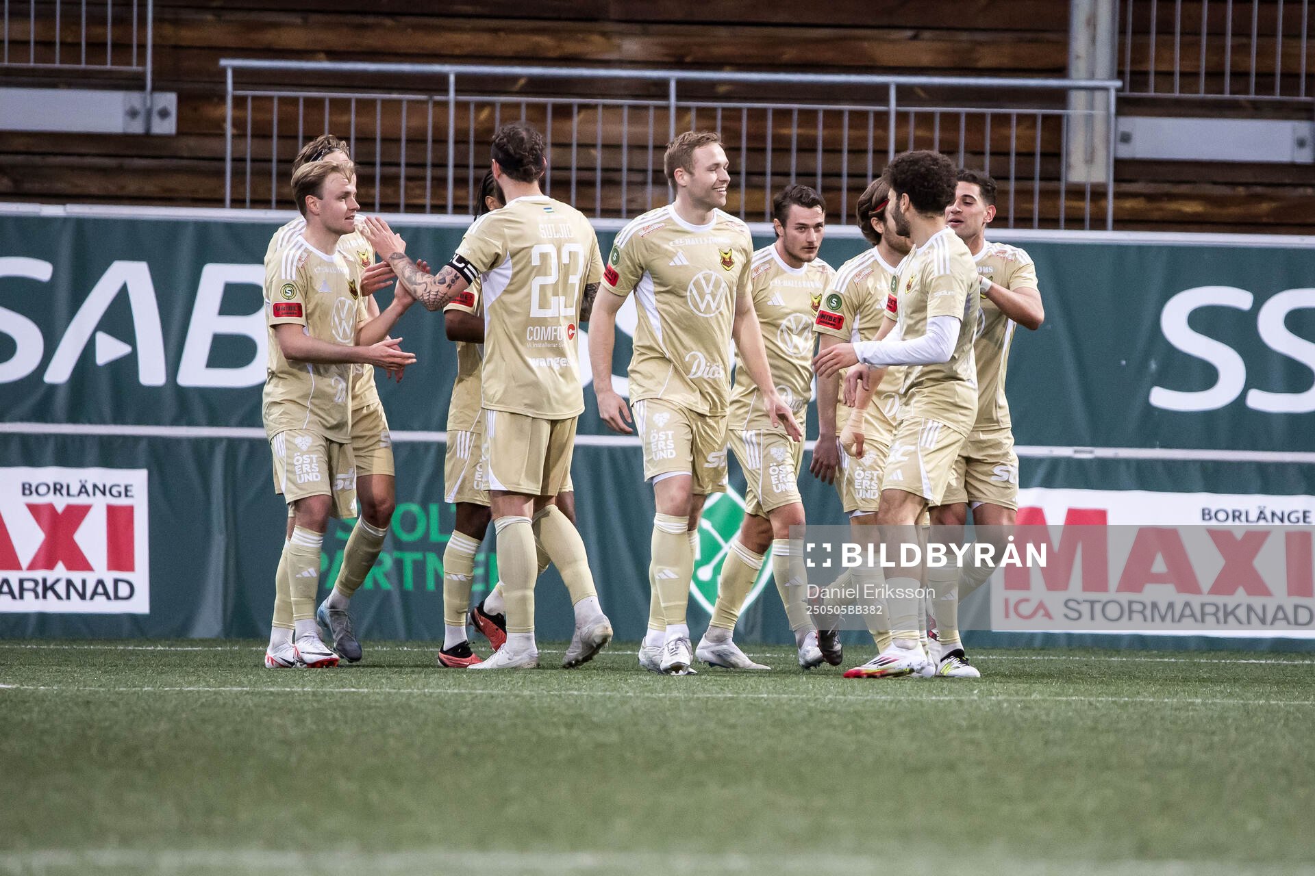 Östersund jubel efter 0-2 under fotbollsmatchen i Superettan mellan Brage och Östersund den 5 maj 2025 i Borlänge. 