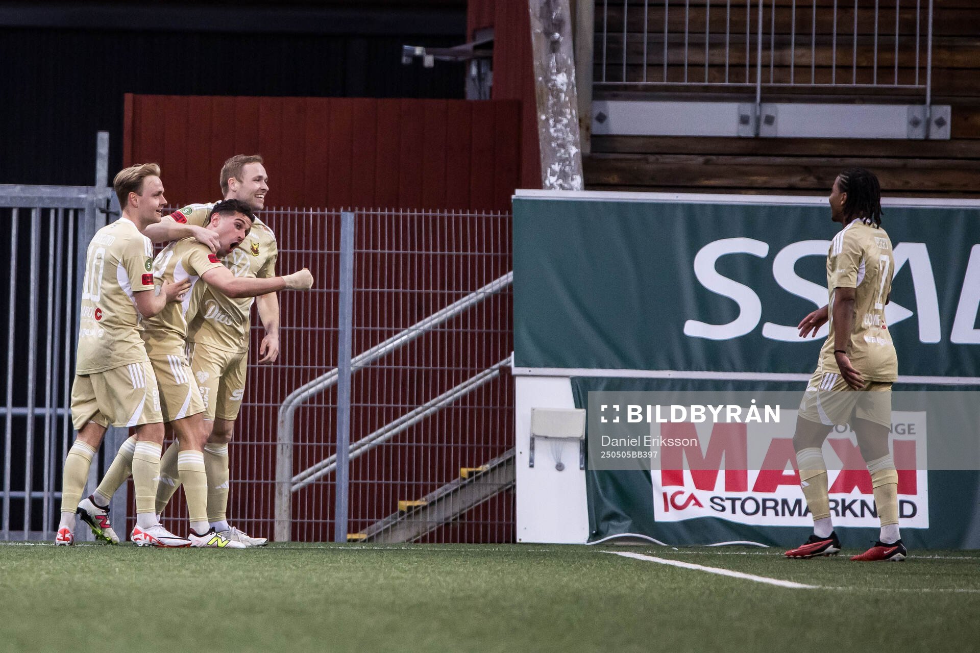 Östersunds James Joseph Kirby jublar efter 0-2 under fotbollsmatchen i Superettan mellan Brage och Östersund den 5 maj 2025 i Borlänge. 