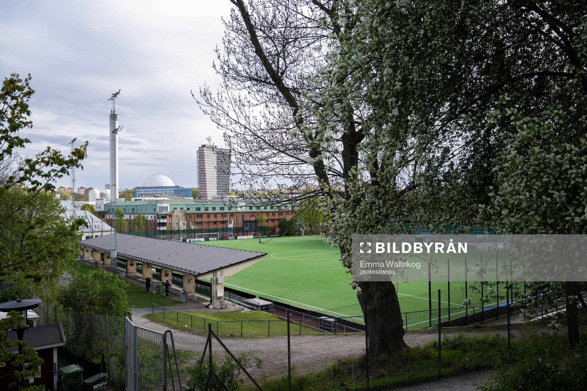Exteriör vy över Hammarby IP inför fotbollsmatchen i Damallsvenskan mellan Hammarby och Häcken den 5 maj 2025 i Stockholm. 