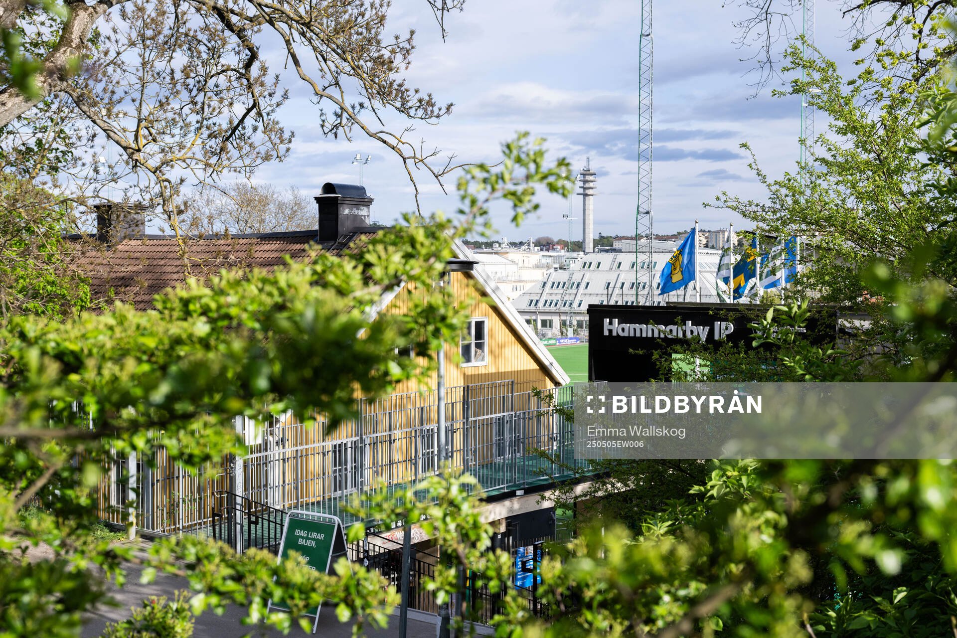 Exteriör vy över Hammarby IP inför fotbollsmatchen i Damallsvenskan mellan Hammarby och Häcken den 5 maj 2025 i Stockholm. 