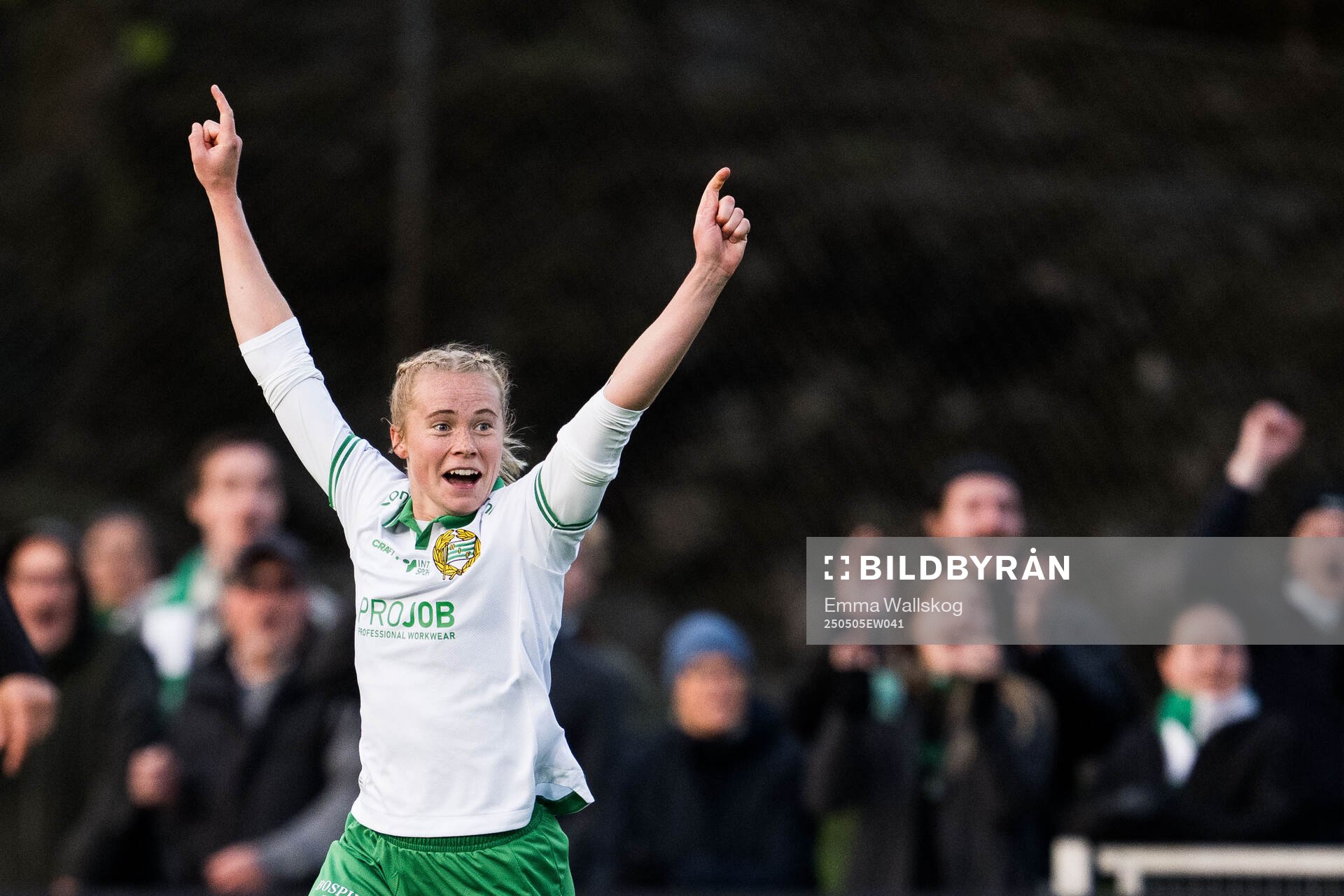 Hammarbys Julie Blakstad jublar efter 1-0 under fotbollsmatchen i Damallsvenskan mellan Hammarby och Häcken den 5 maj 2025 i Stockholm. 