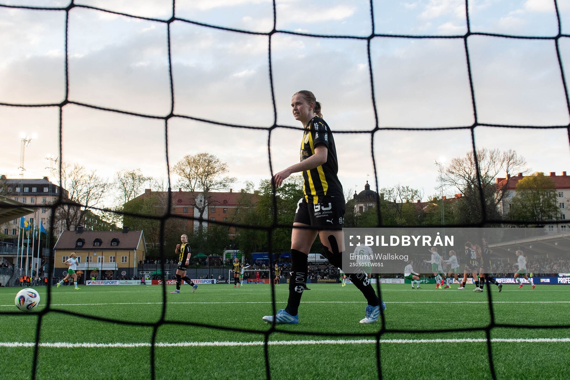 Häckens Emma Östlund deppar och Hammarbys Julie Blakstad