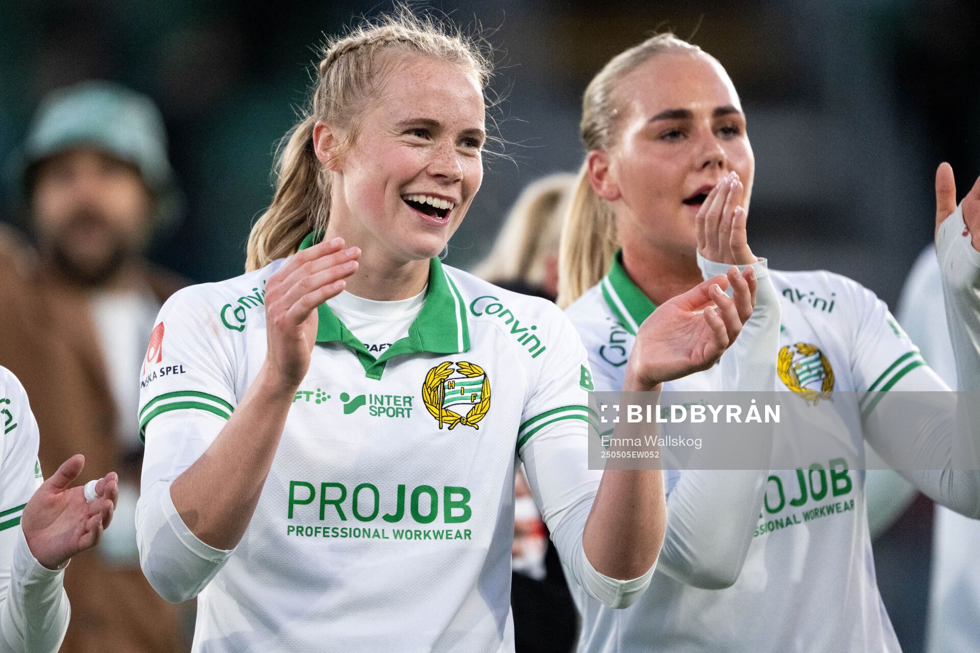 Hammarbys Julie Blakstad jublar efter fotbollsmatchen i Damallsvenskan mellan Hammarby och Häcken den 5 maj 2025 i Stockholm. 