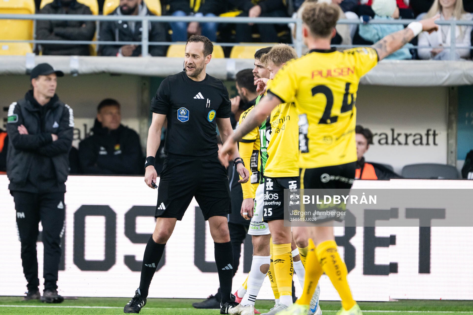 Domare Victor Wolf under fotbollsmatchen i Allsvenskan mellan Elfsborg och GAIS den 5 maj 2025 i Borås. 