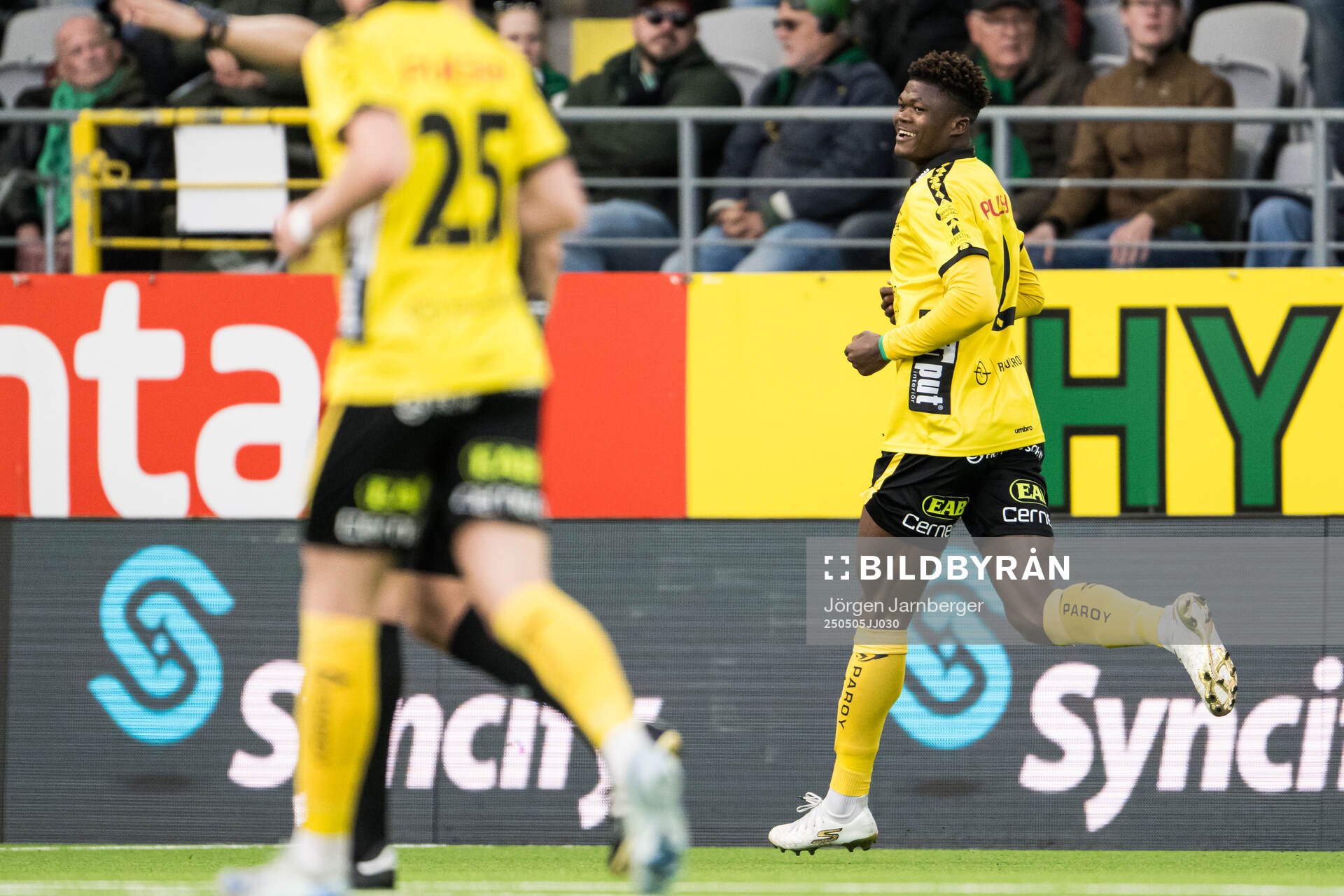 Elfsborgs Terry Yegbe jublar efter 2-0 under fotbollsmatchen i Allsvenskan mellan Elfsborg och GAIS den 5 maj 2025 i Borås. 