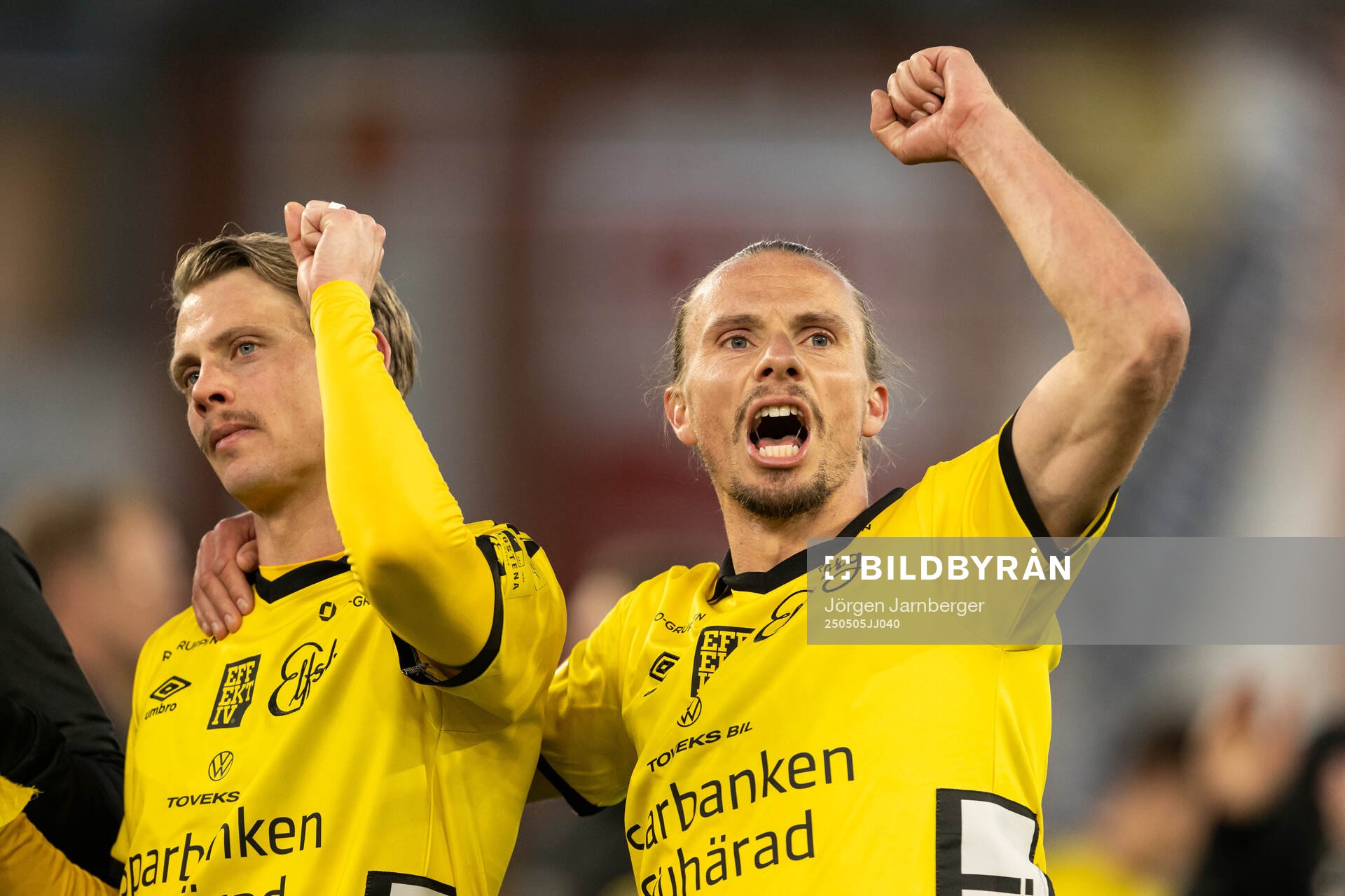 Elfsborgs Simon Hedlund och Niklas Hult jublar efter fotbollsmatchen i Allsvenskan mellan Elfsborg och GAIS den 5 maj 2025 i Borås. 