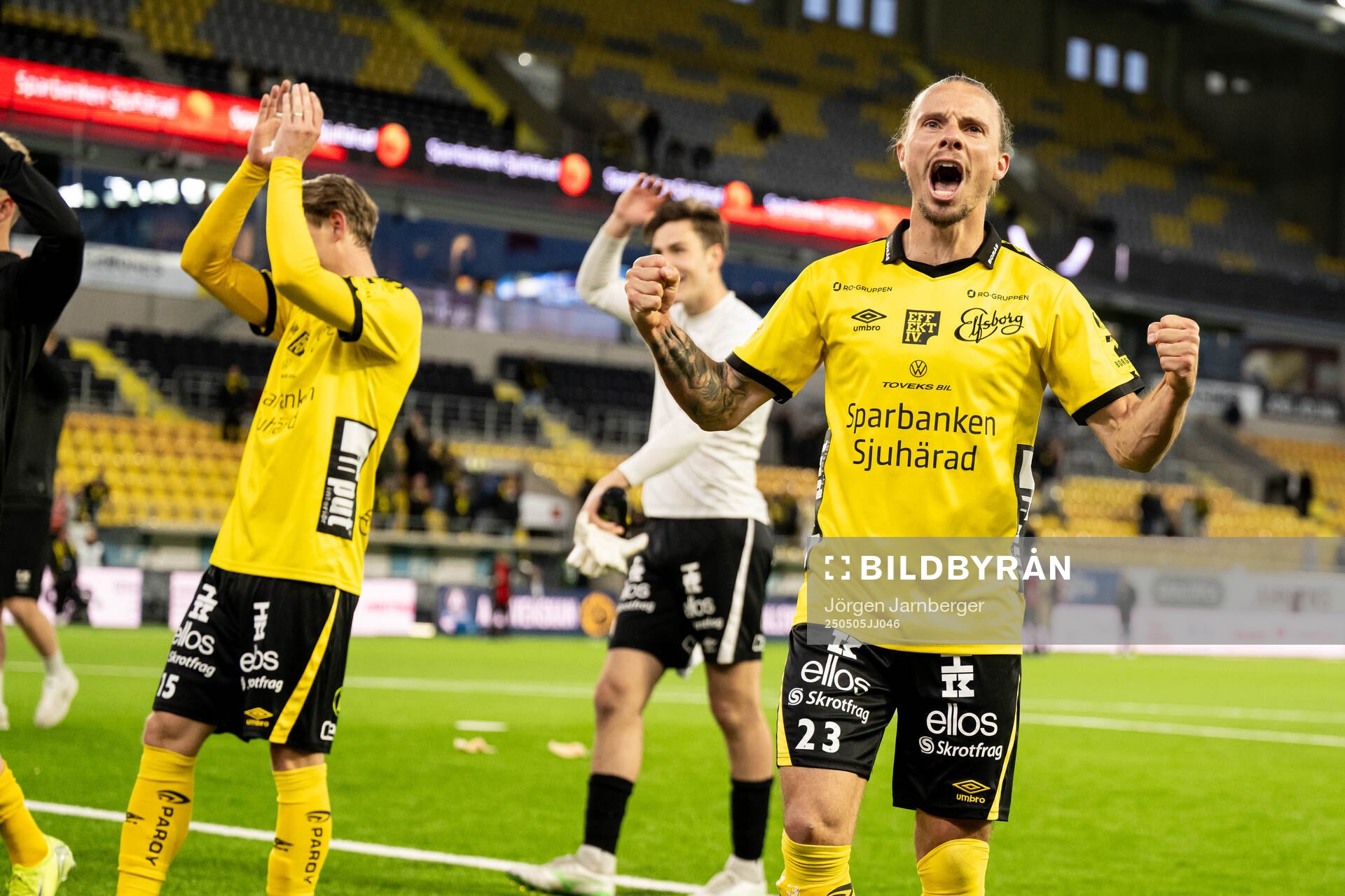 Elfsborgs Niklas Hult jublar efter fotbollsmatchen i Allsvenskan mellan Elfsborg och GAIS den 5 maj 2025 i Borås. 