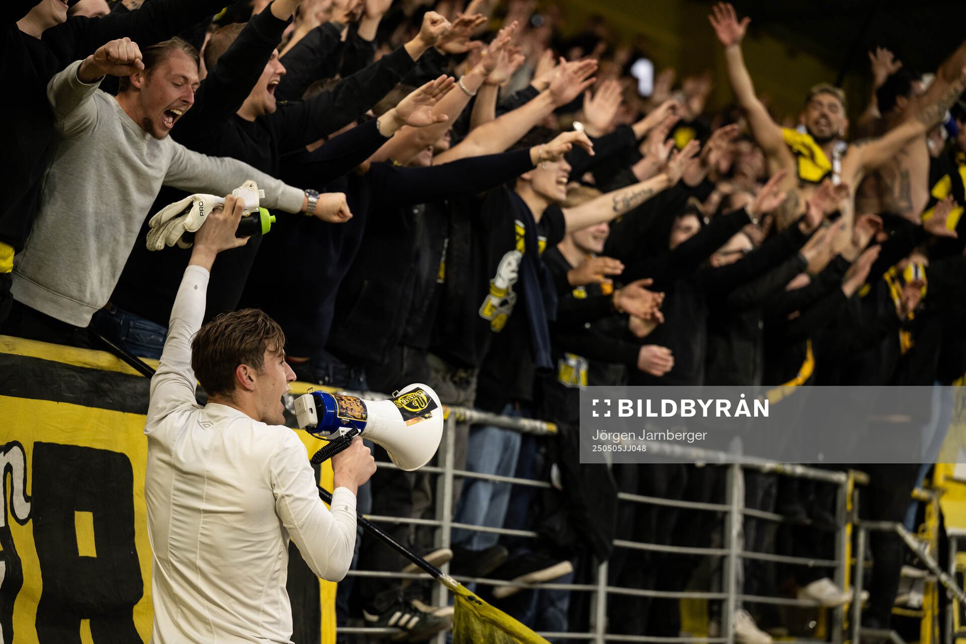Elfsborgs målvakt Simon Eriksson jublar efter fotbollsmatchen i Allsvenskan mellan Elfsborg och GAIS den 5 maj 2025 i Borås. 