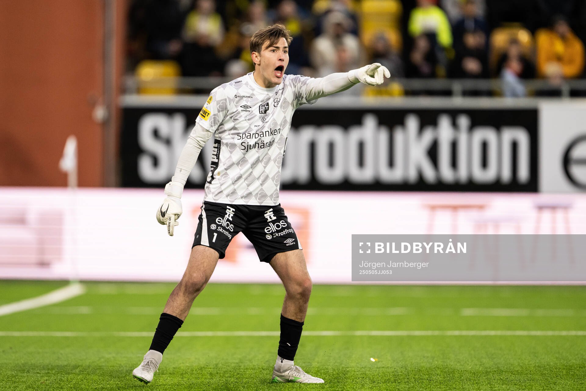 Elfsborgs målvakt Simon Eriksson under fotbollsmatchen i Allsvenskan mellan Elfsborg och GAIS den 5 maj 2025 i Borås. 