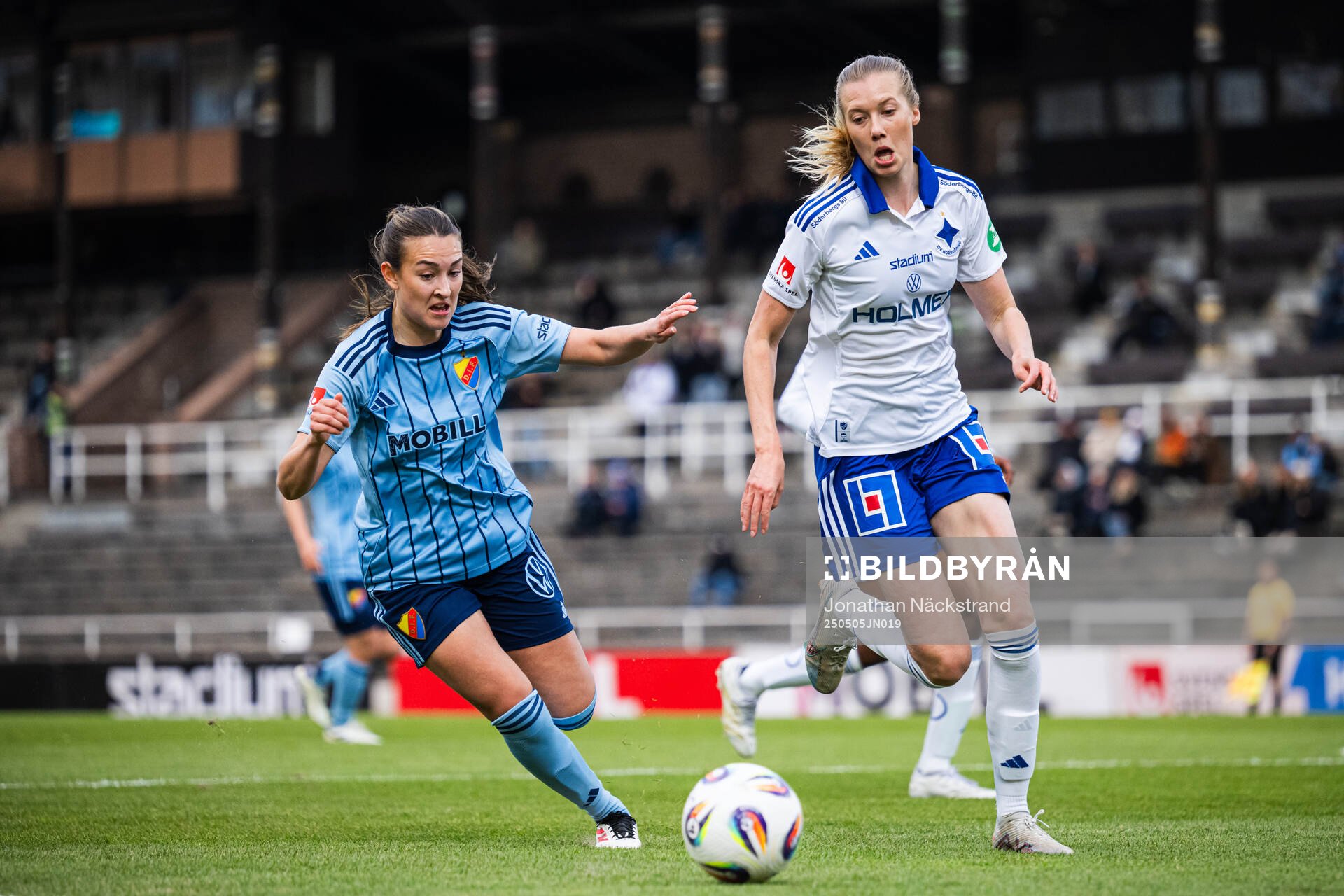 Djurgårdens Lucia Duras och IFK Norrköpings Ebba Handfast