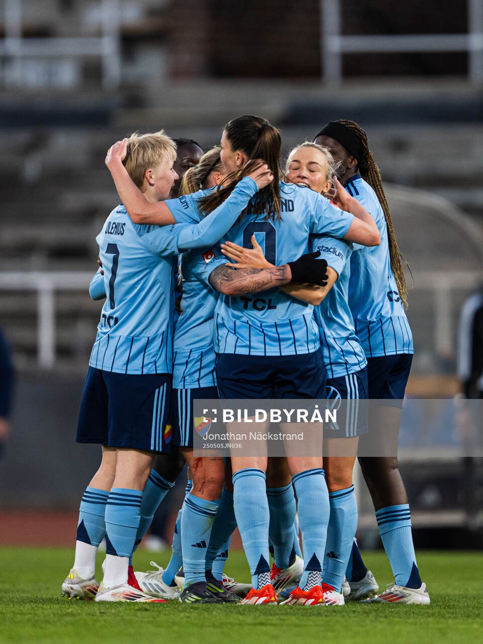 Djurgårdens Tove Almqvist jublar efter 1-1 under fotbollsmatchen i Damallsvenskan mellan Djurgården och IFK Norrköping den 5 maj 2025 i Stockholm.